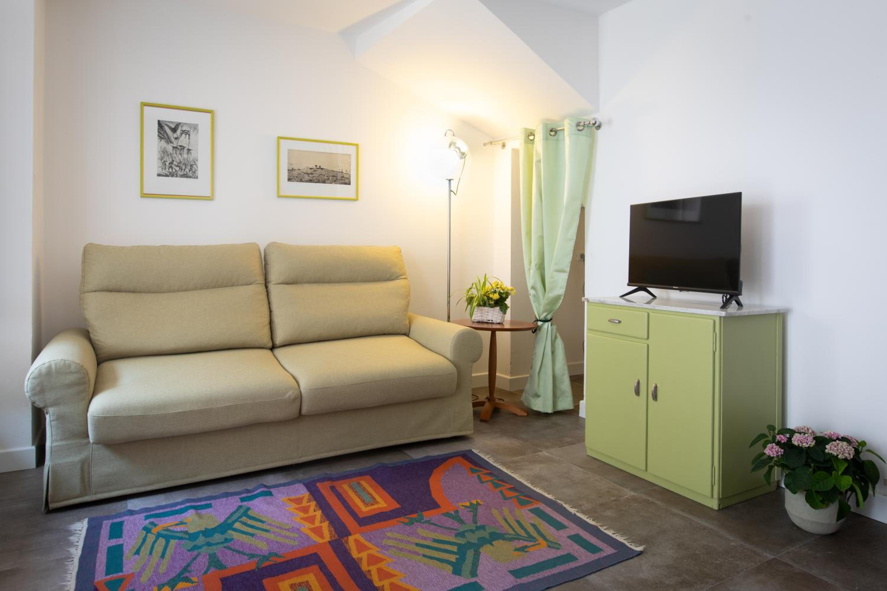 One-Bedroom Deluxe Apartment photo 2