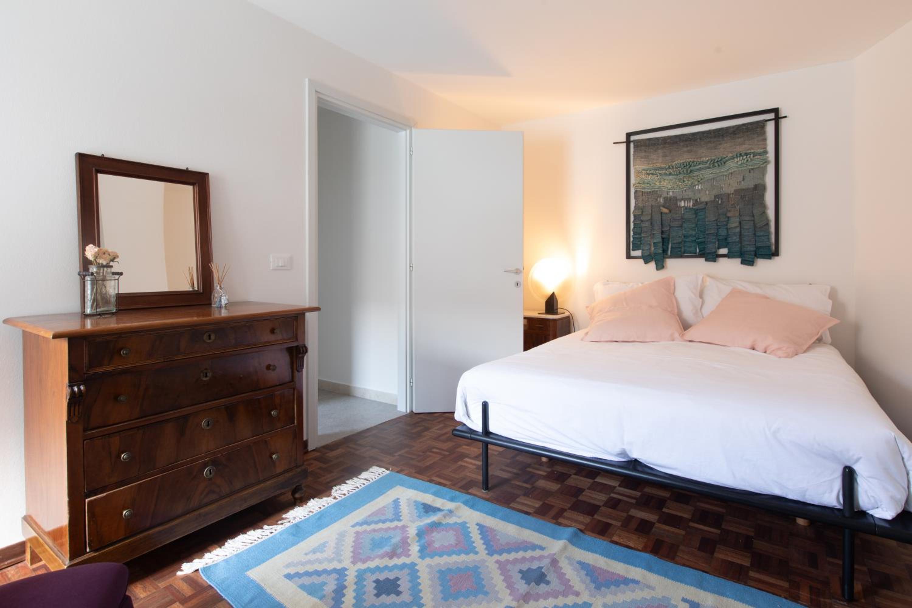 One-Bedroom Deluxe Apartment