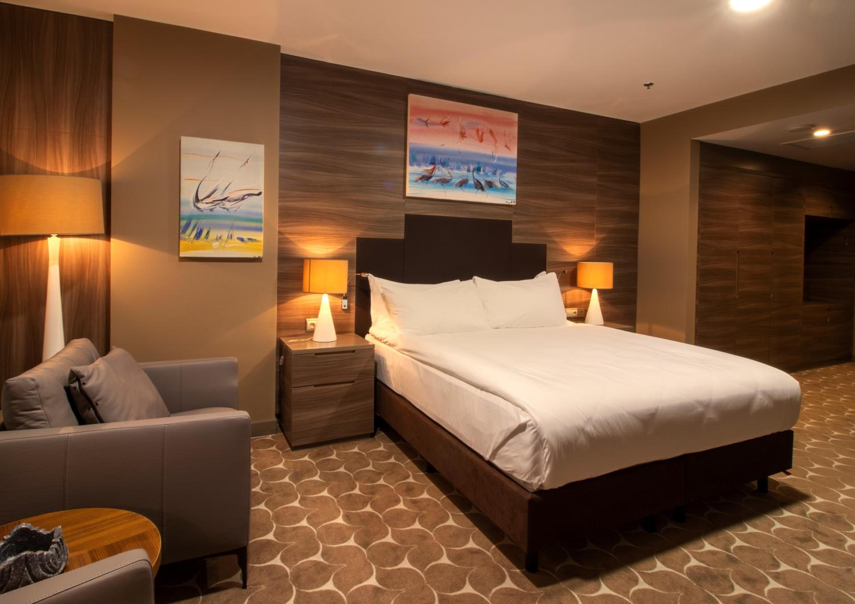 Double Room with Two Double Beds - Photo 2