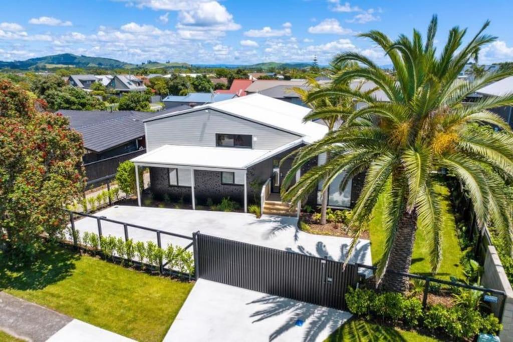 Four-Bedroom House photo 2
