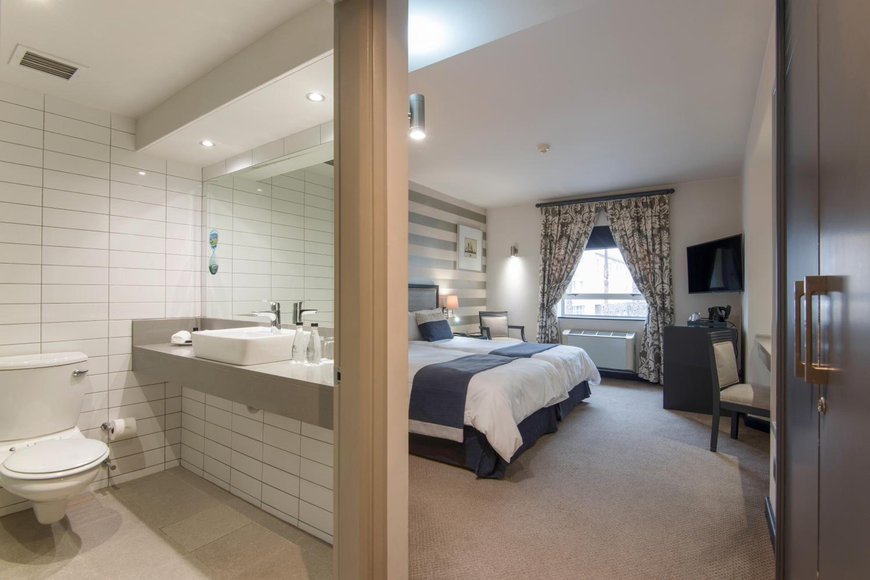 Standard Twin Room - Photo 3