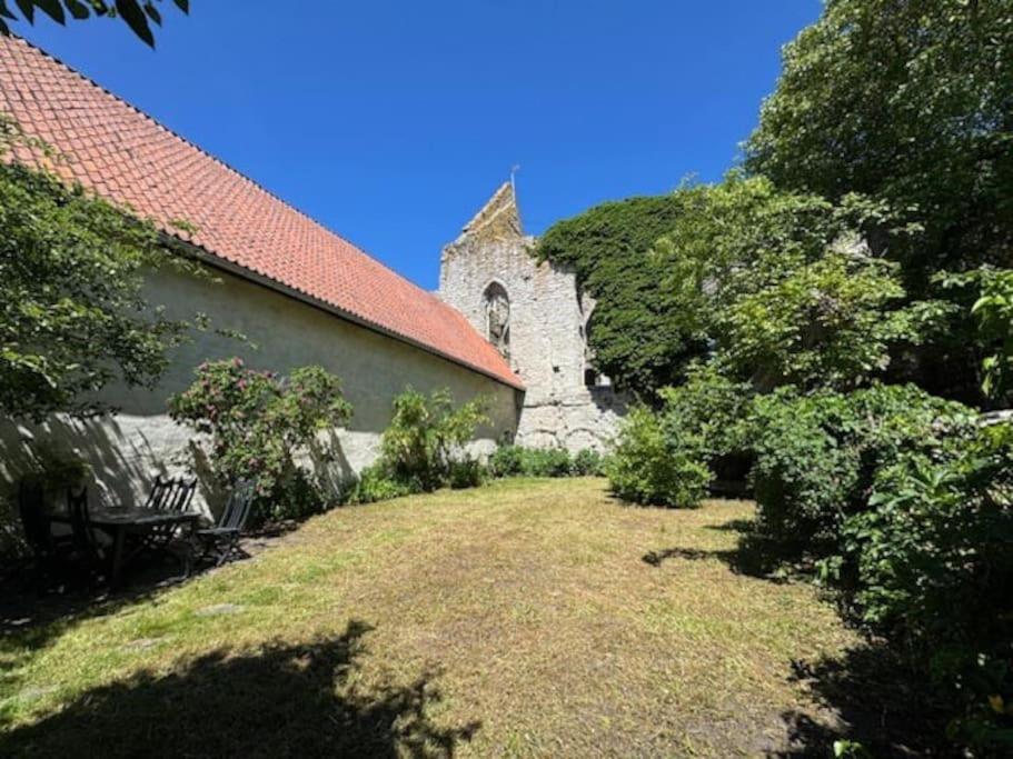 Villa photo 2