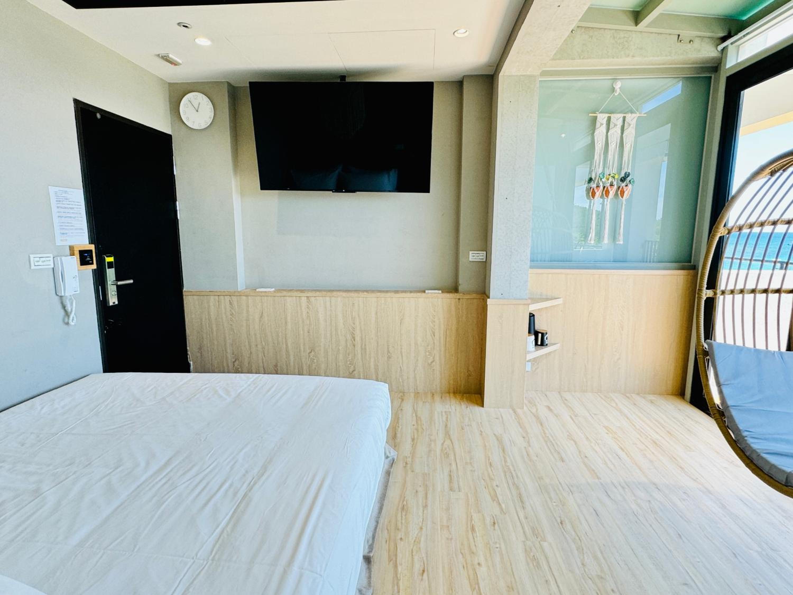 Deluxe Double Room with Terrace and Sea View photo 3