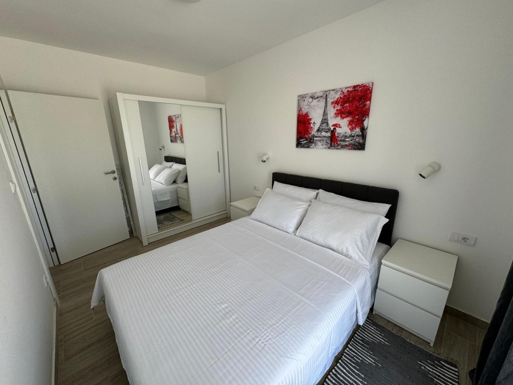 One-Bedroom Apartment photo 2