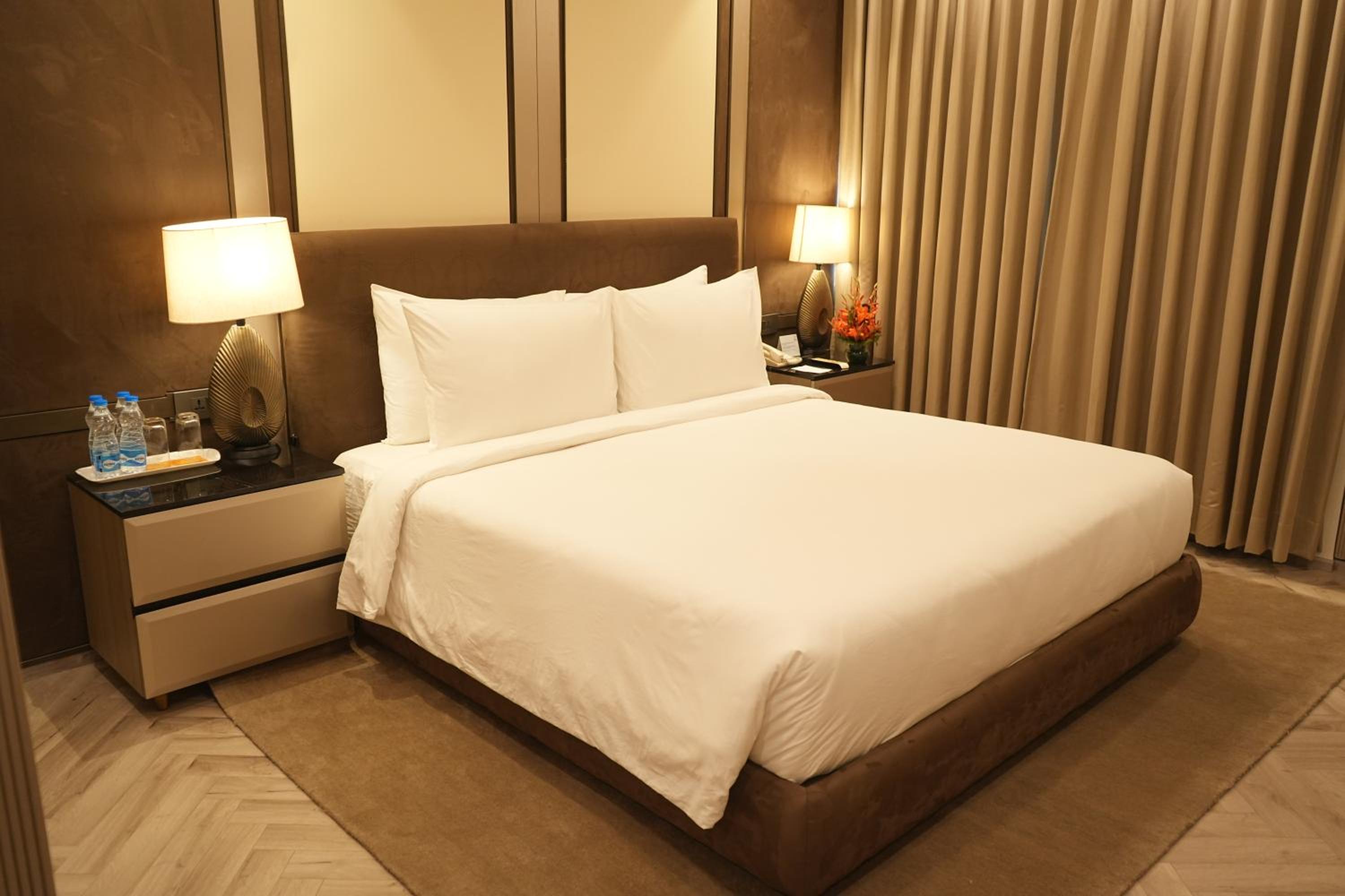 Club Room with complimentary breakfast, 15% Discount on F&B  - Photo 7