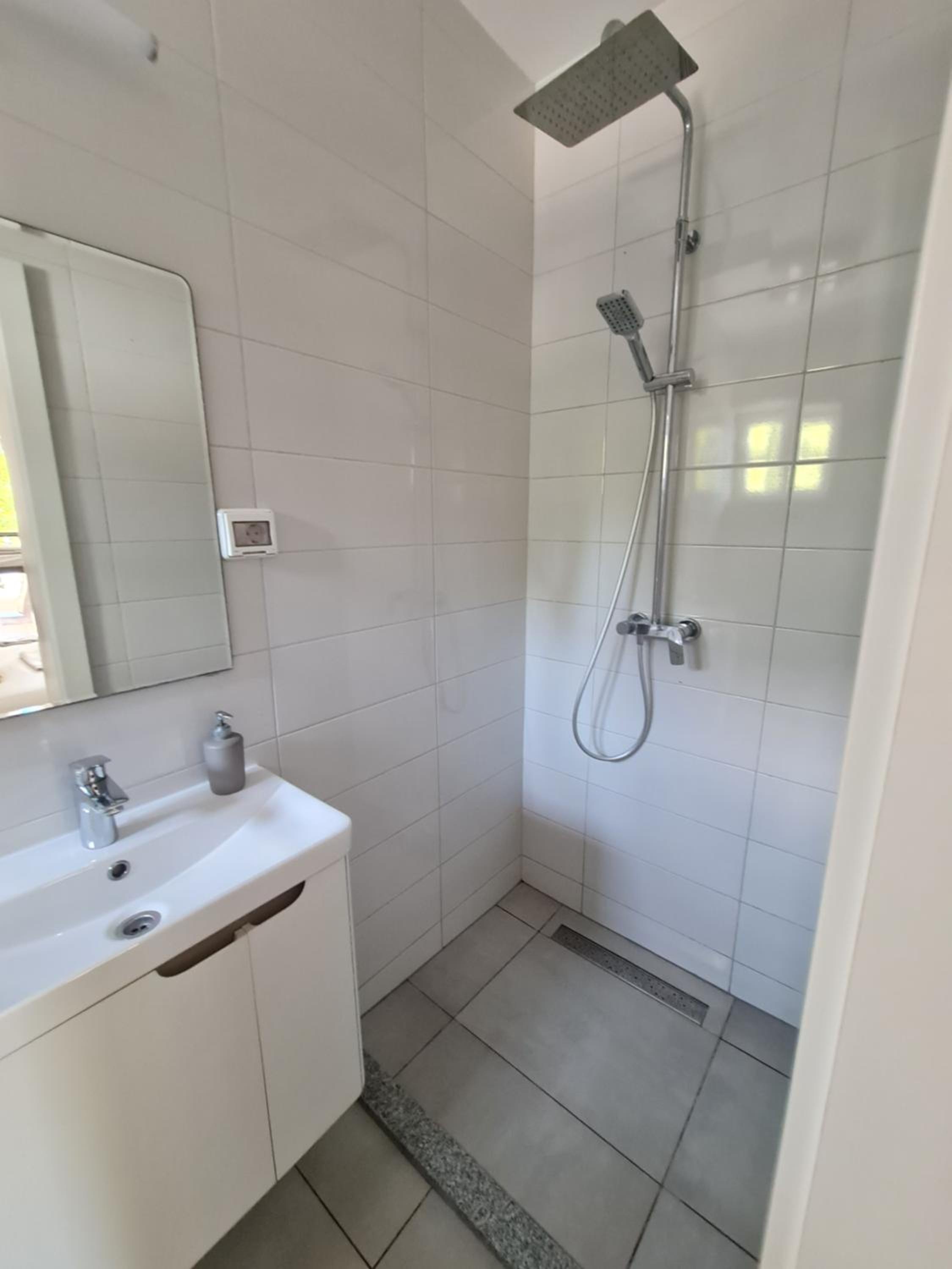 Quadruple Room with Bathroom - Photo 10