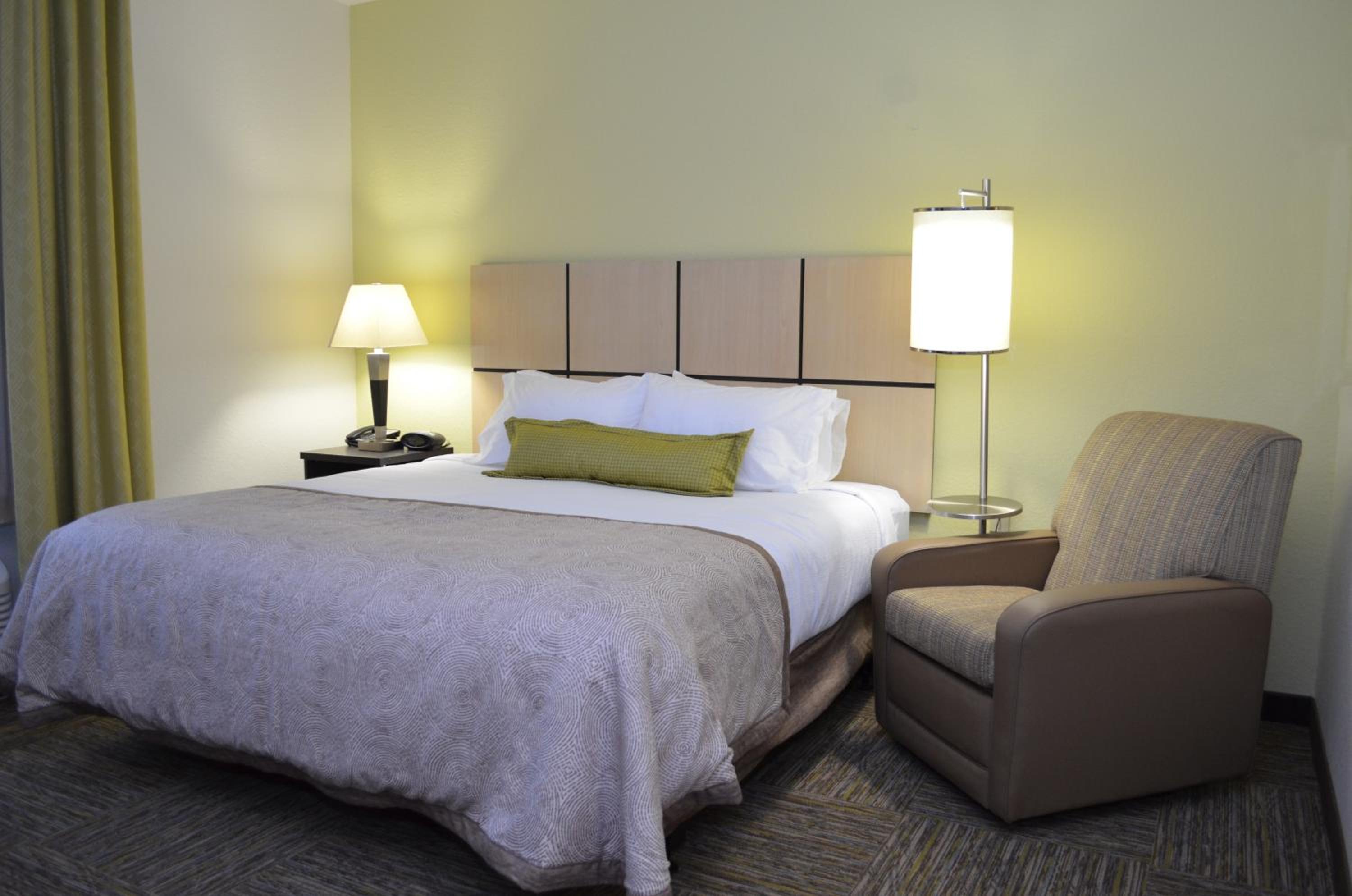 Queen Studio Suite - Communication Accessible