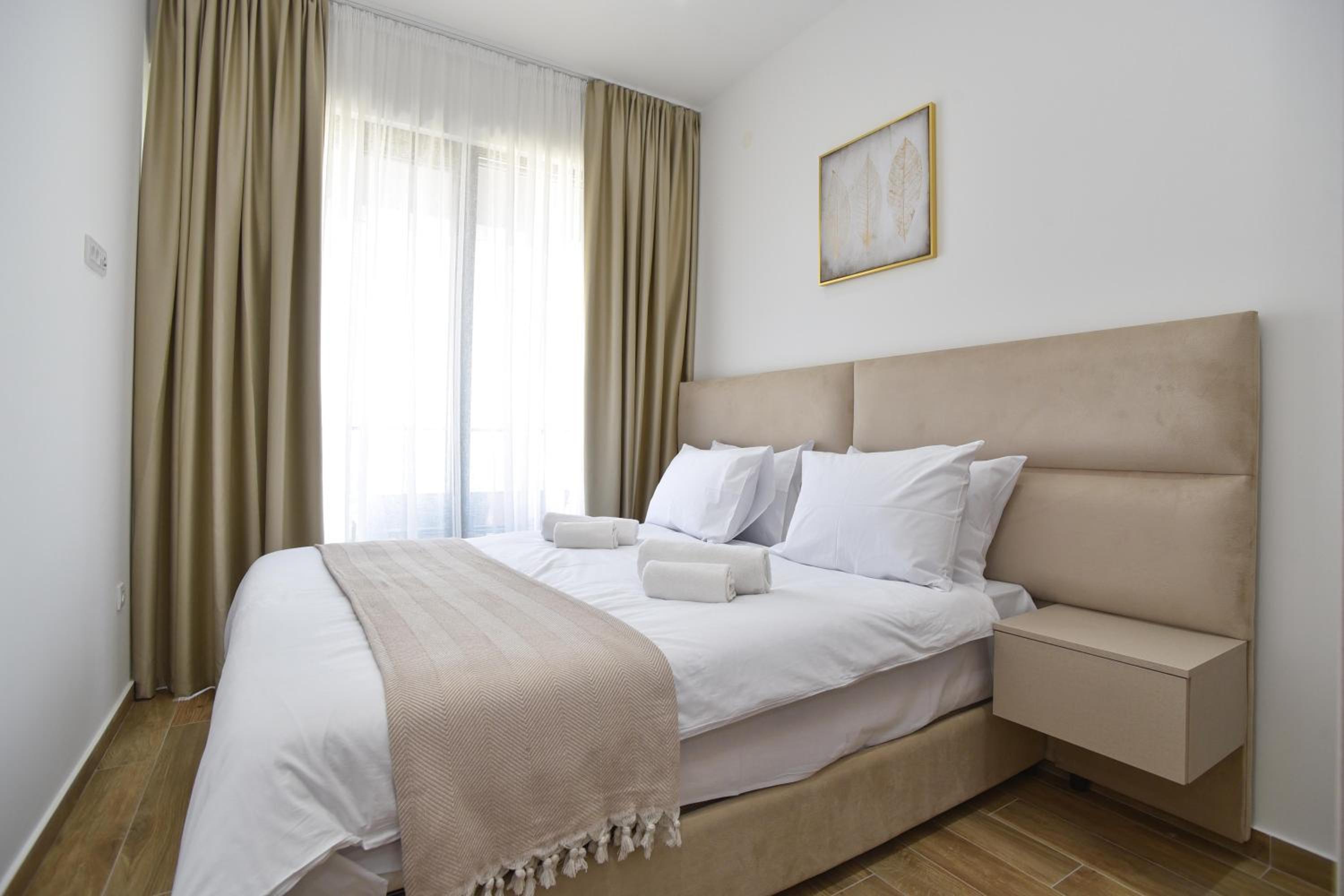 One-Bedroom Apartment with Bay View