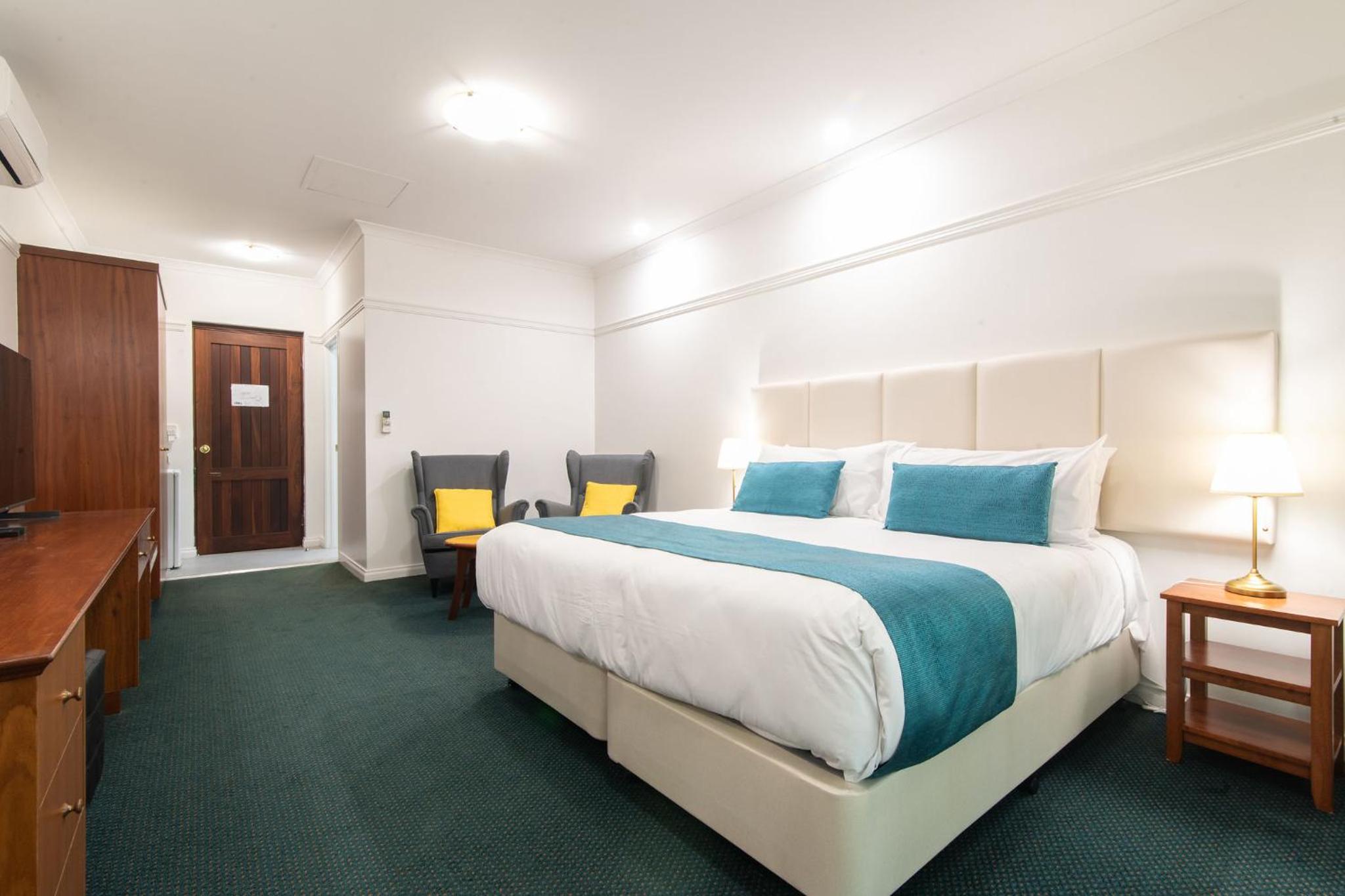 Deluxe King Room - Photo 3