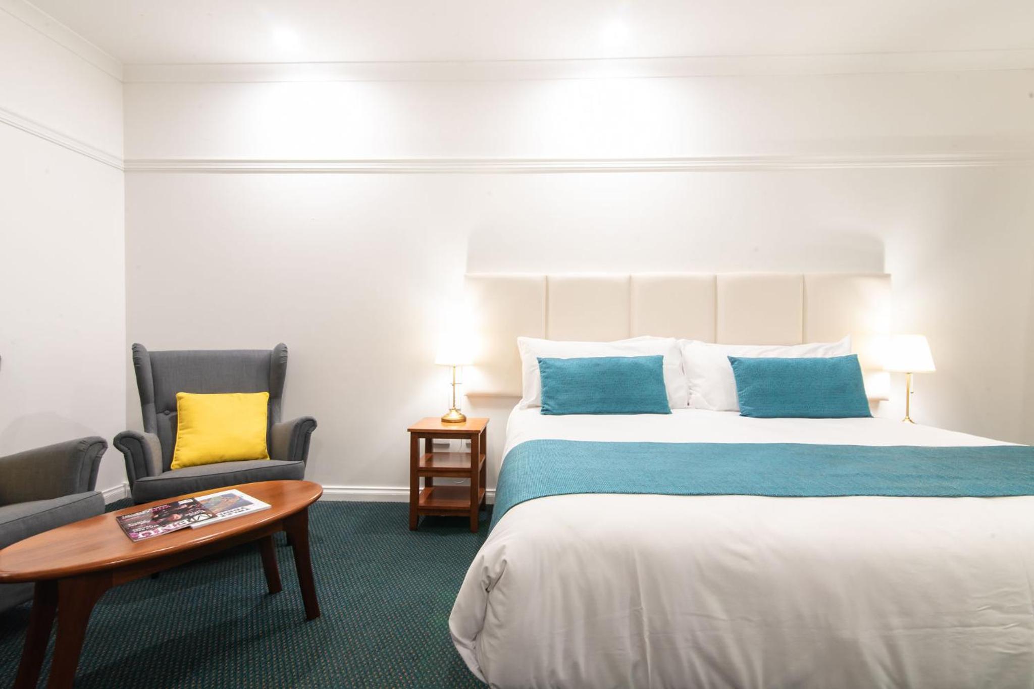Deluxe King Room - Photo 2