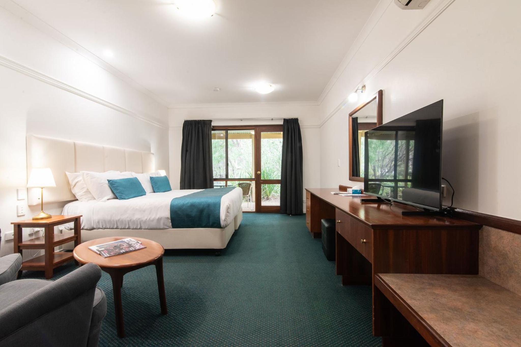 Deluxe King Room - Photo 4
