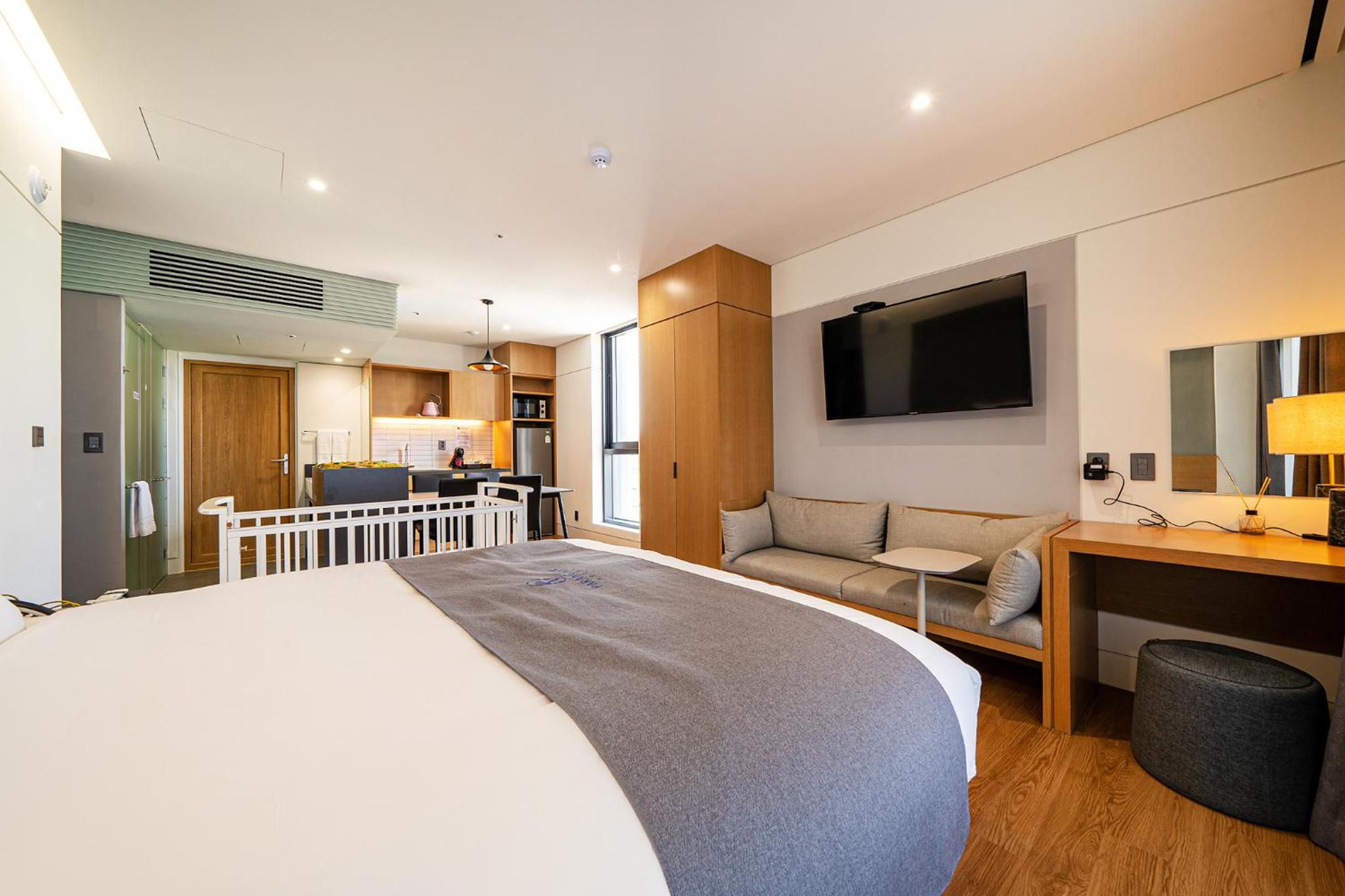 Deluxe Double Room with  Balcony Whirlpool - Photo 1