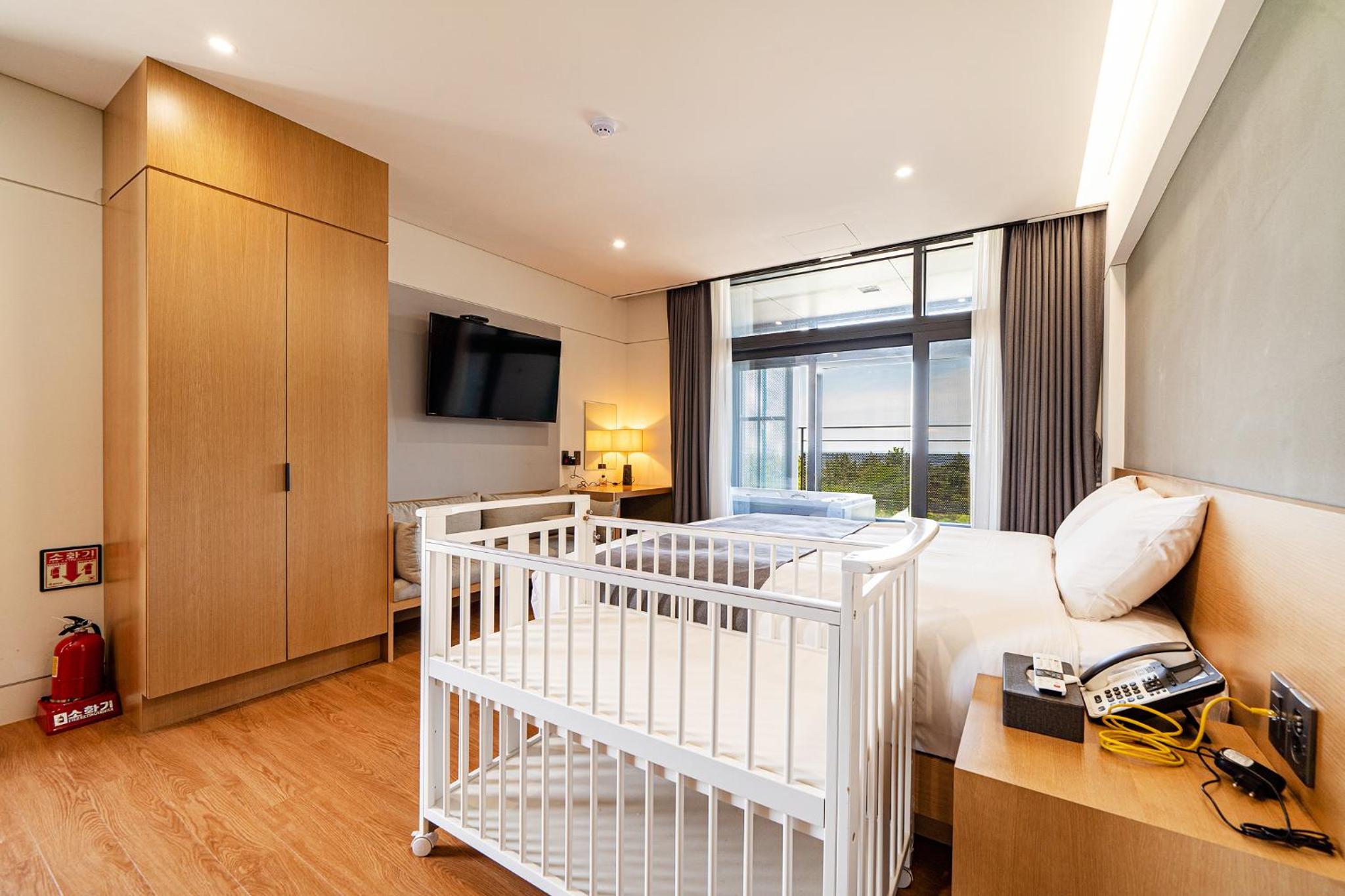 Deluxe Double Room with  Balcony Whirlpool - Photo 3