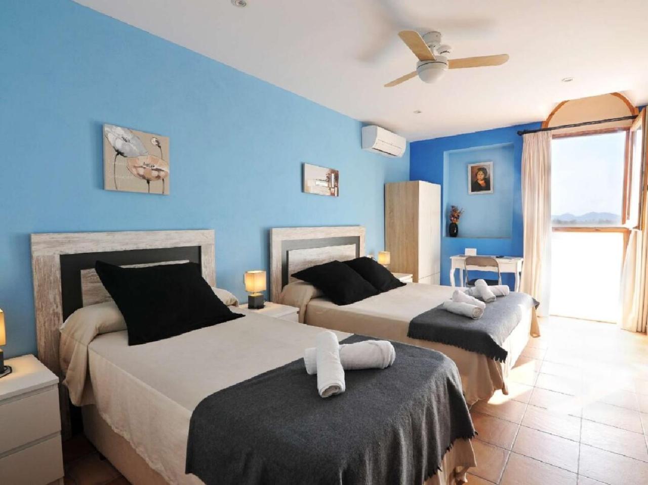 Habitación Cuádruple con Vista al Jardín