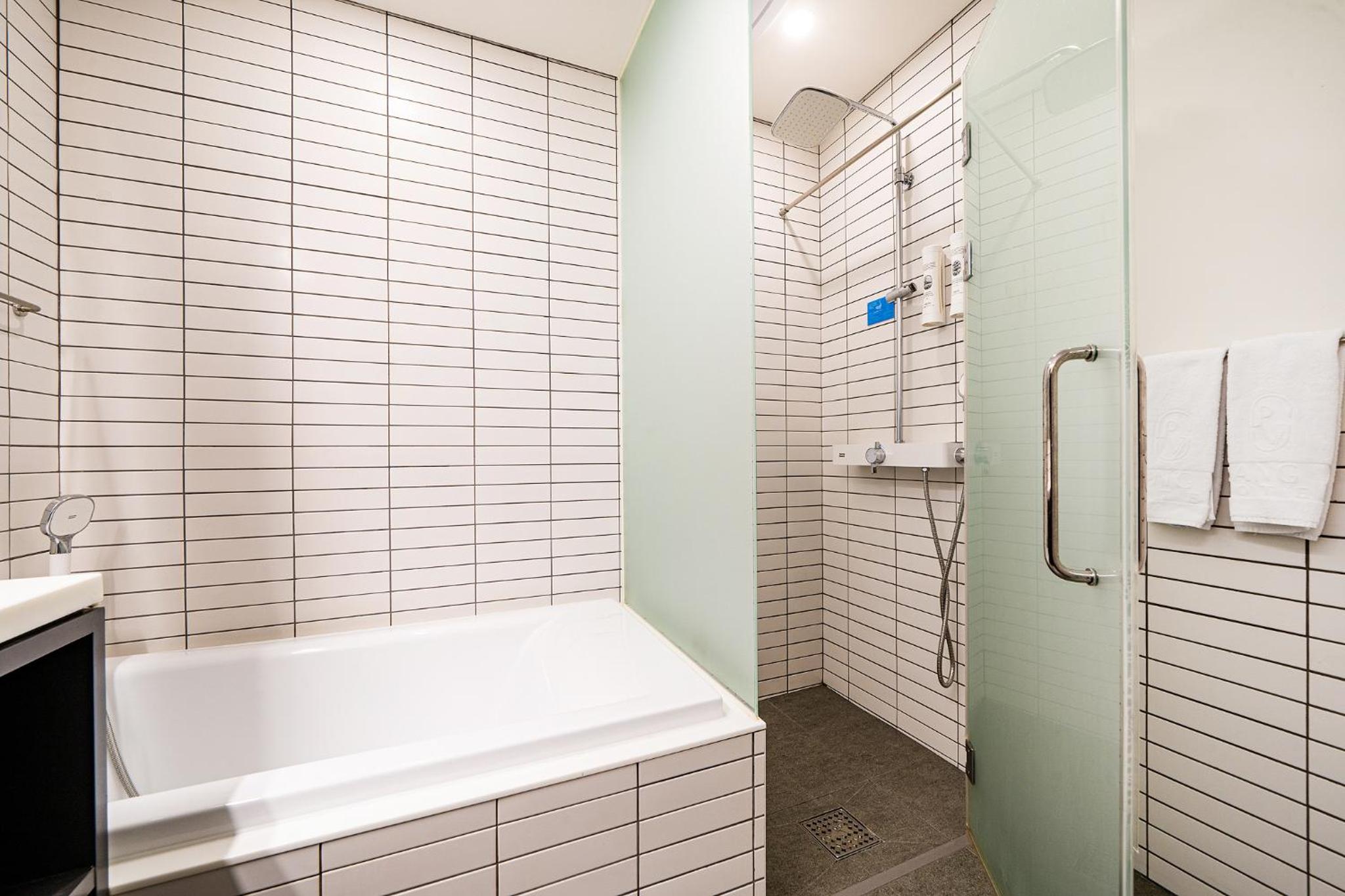 Deluxe Double Room - Photo 8