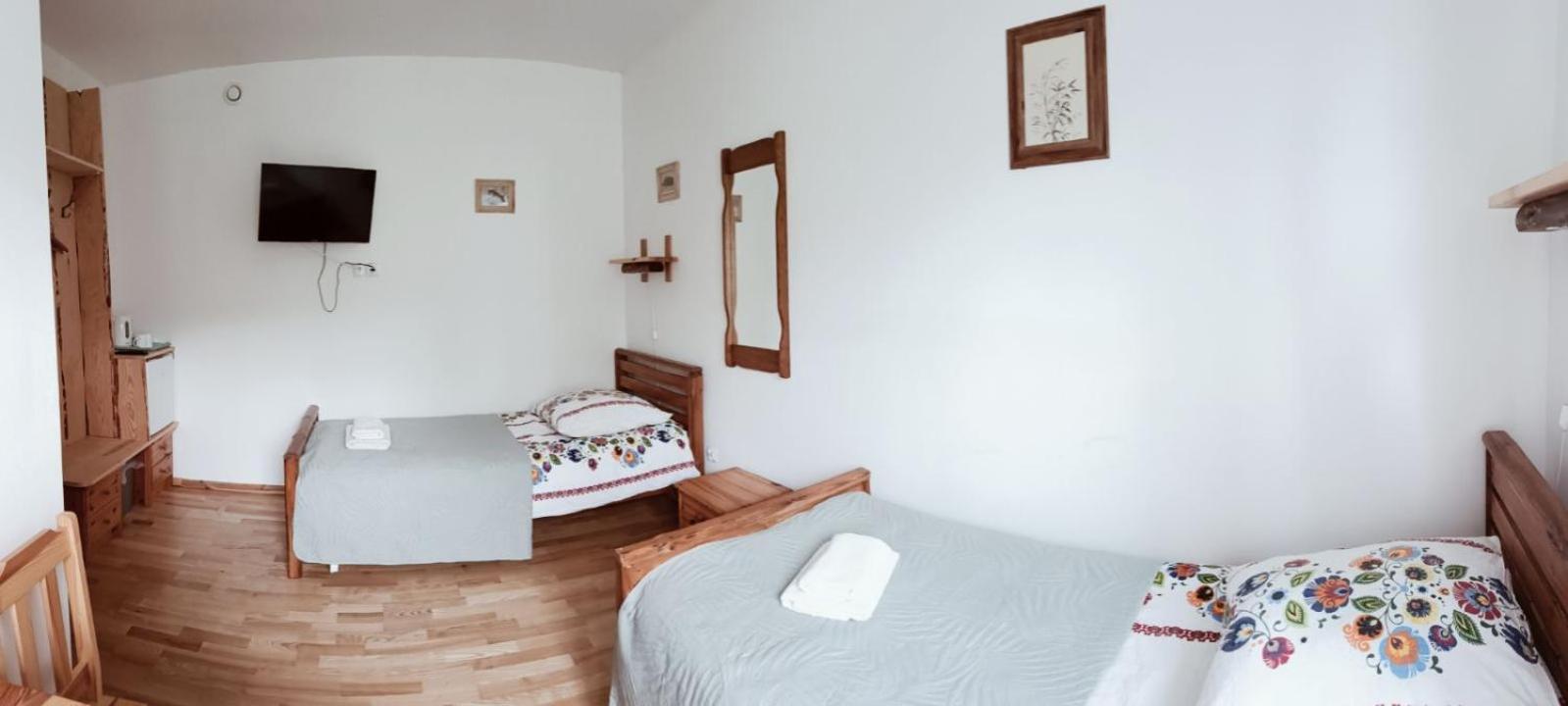 Standard Twin Room with Mountain View