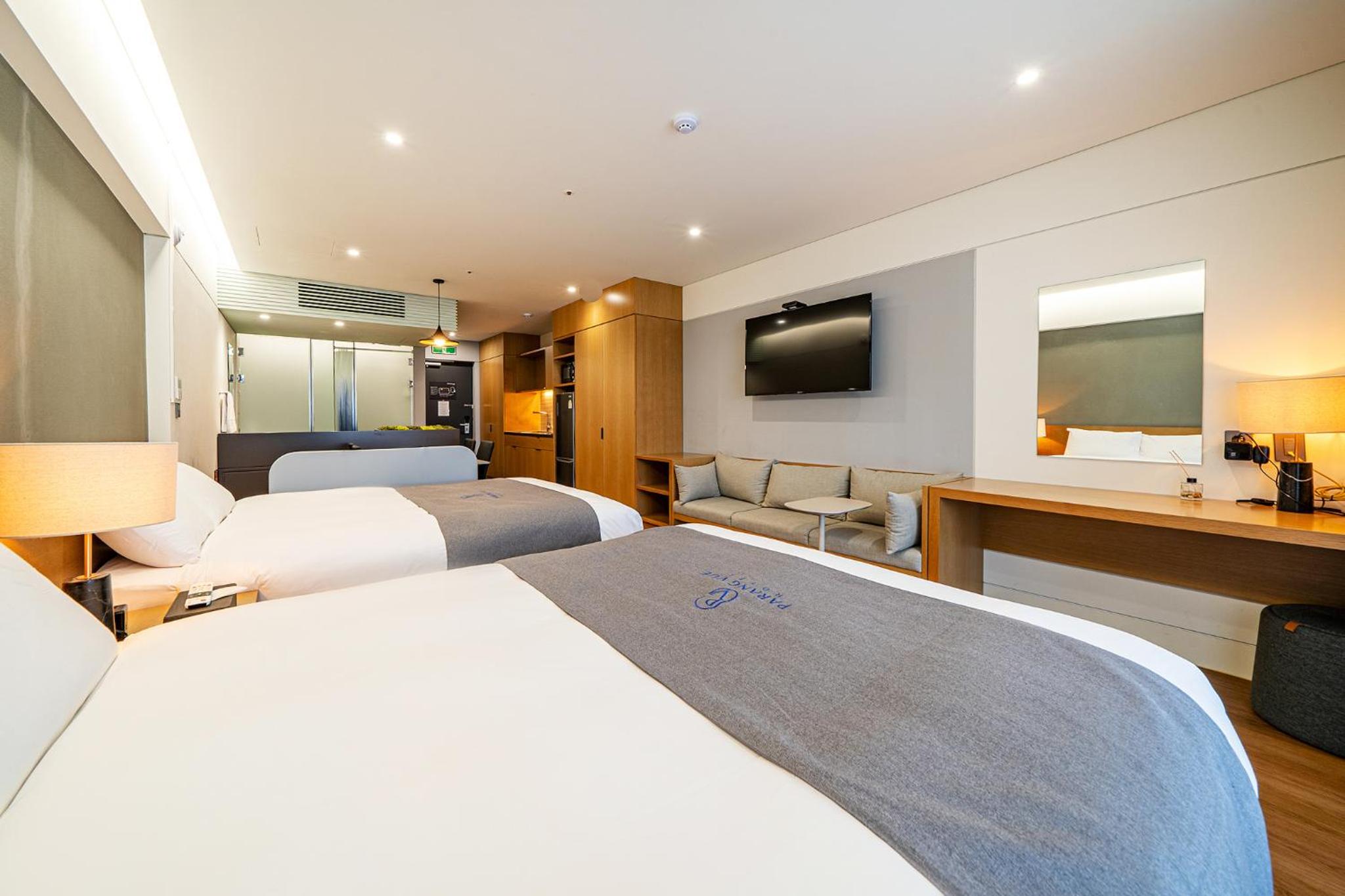 Family Double Room with Balcony Whirlpool - Photo 4
