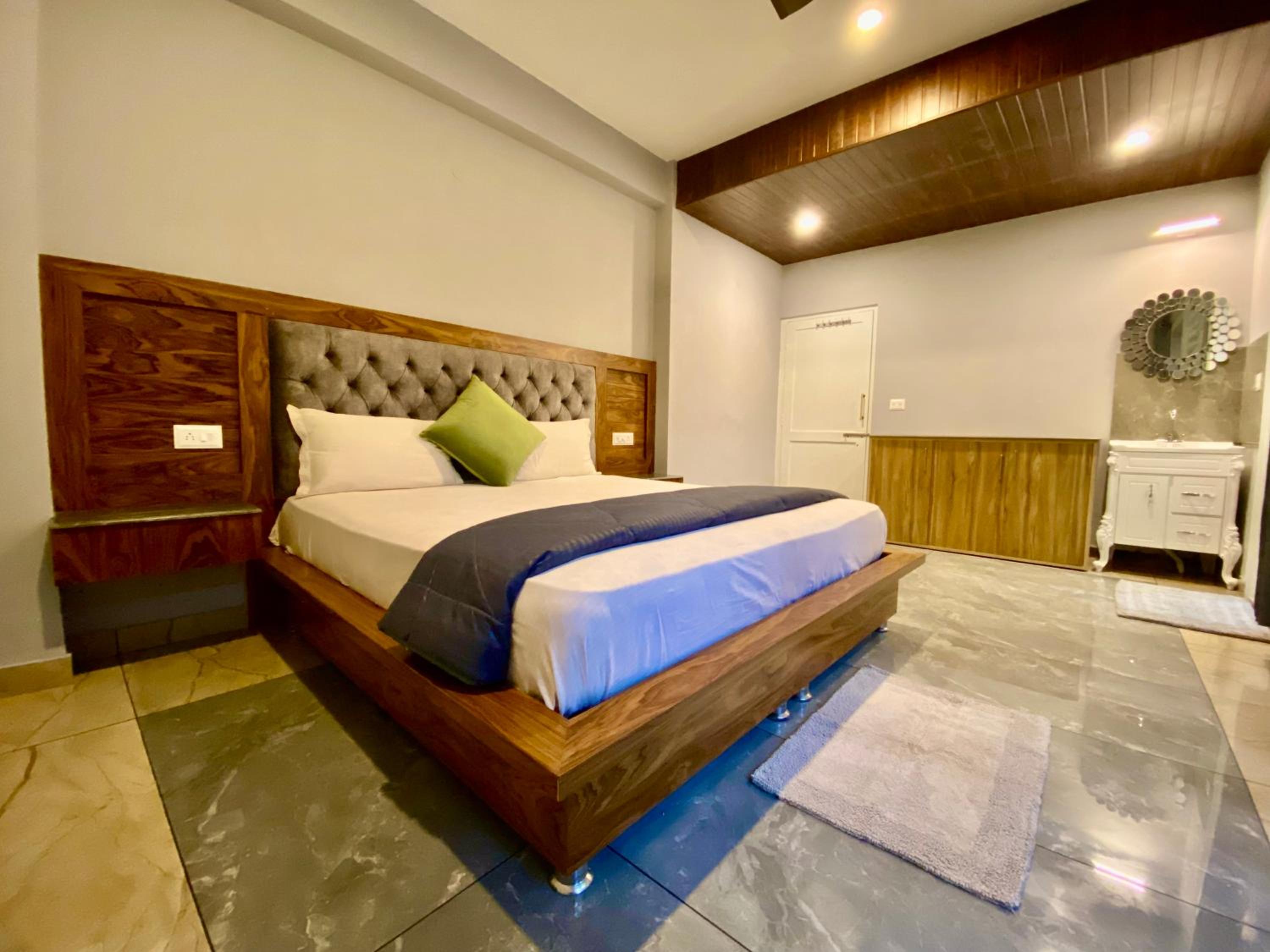 Three-Bedroom Villa photo 2