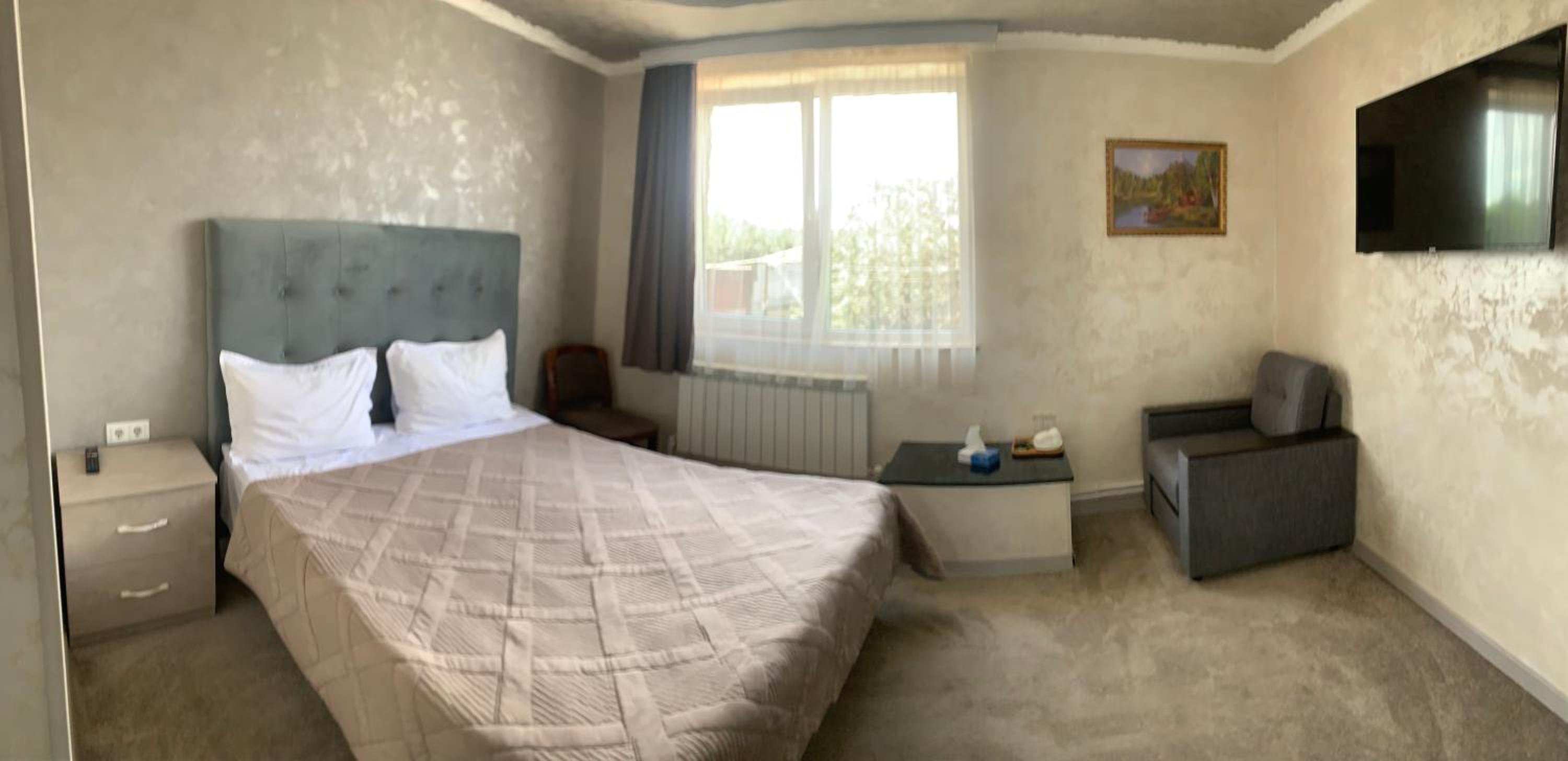 Deluxe Double Room (2 Adults + 1 Child) photo 2