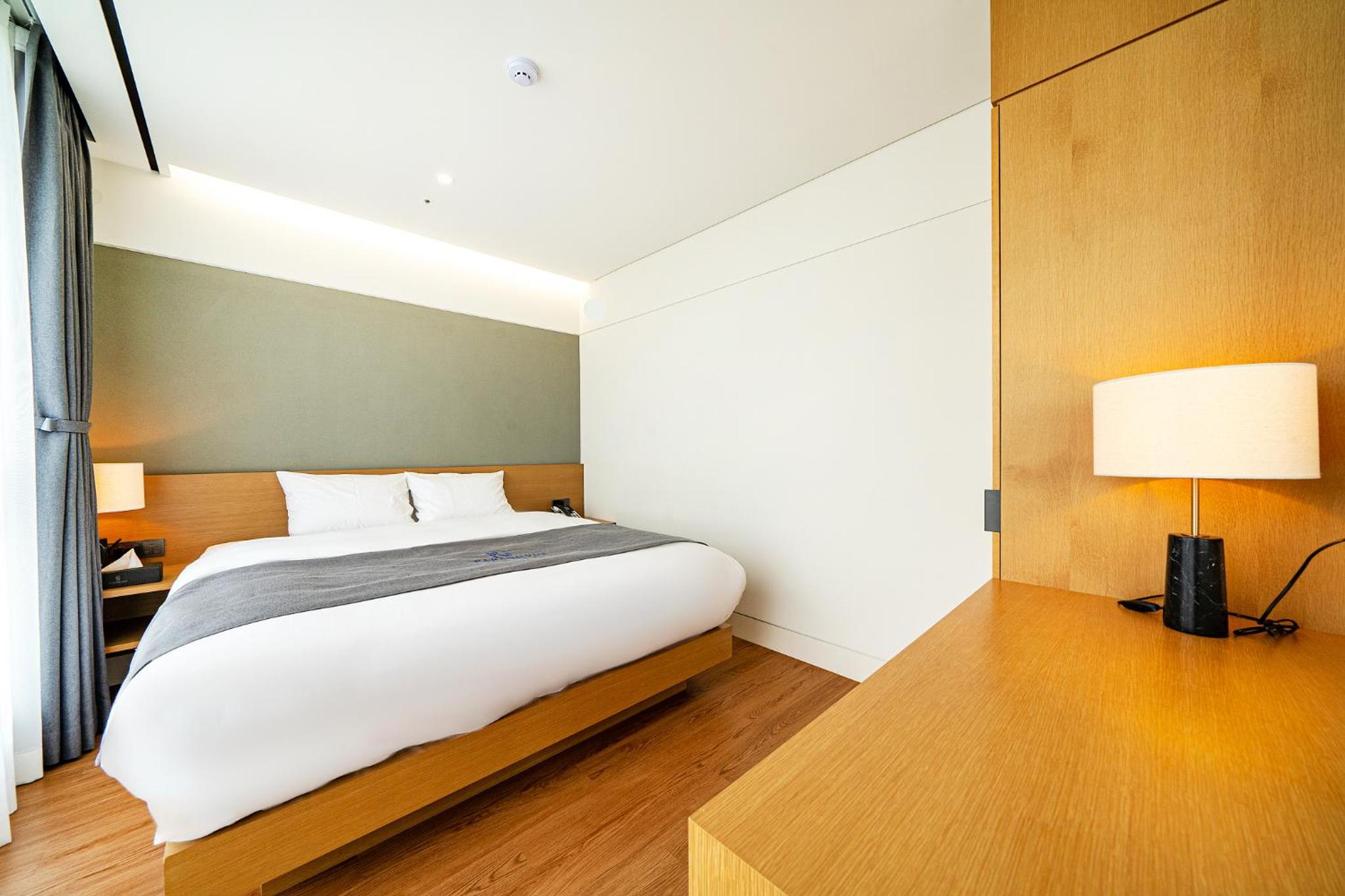 Connecting Room (Deluxe Double + Standard Room)  - Photo 6
