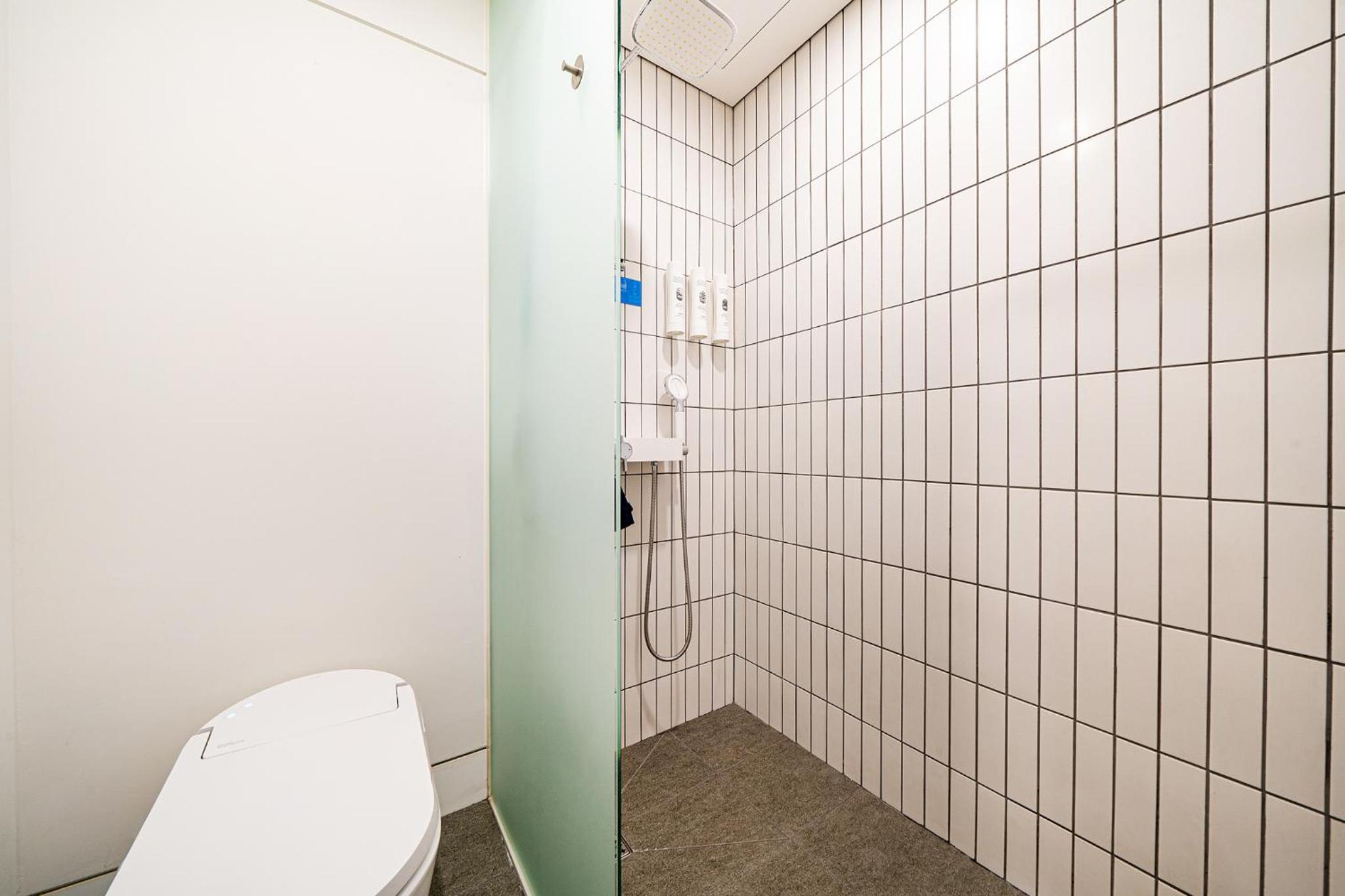 Connecting Room (Deluxe Double + Standard Room)  - Photo 11