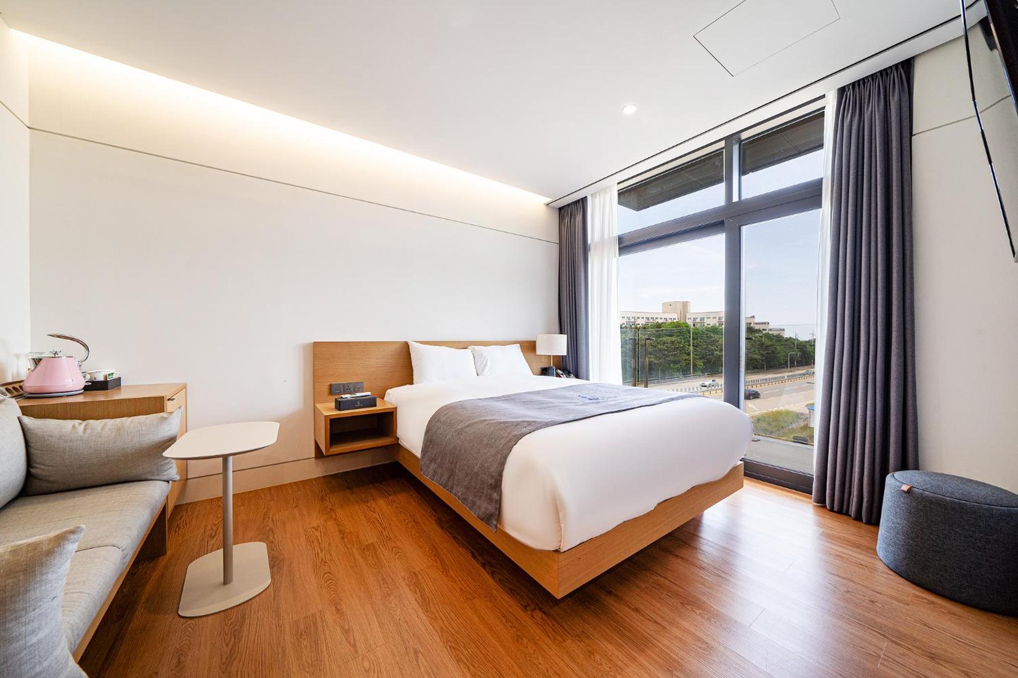 Connecting Room (Deluxe Double + Standard Room)  - Photo 2