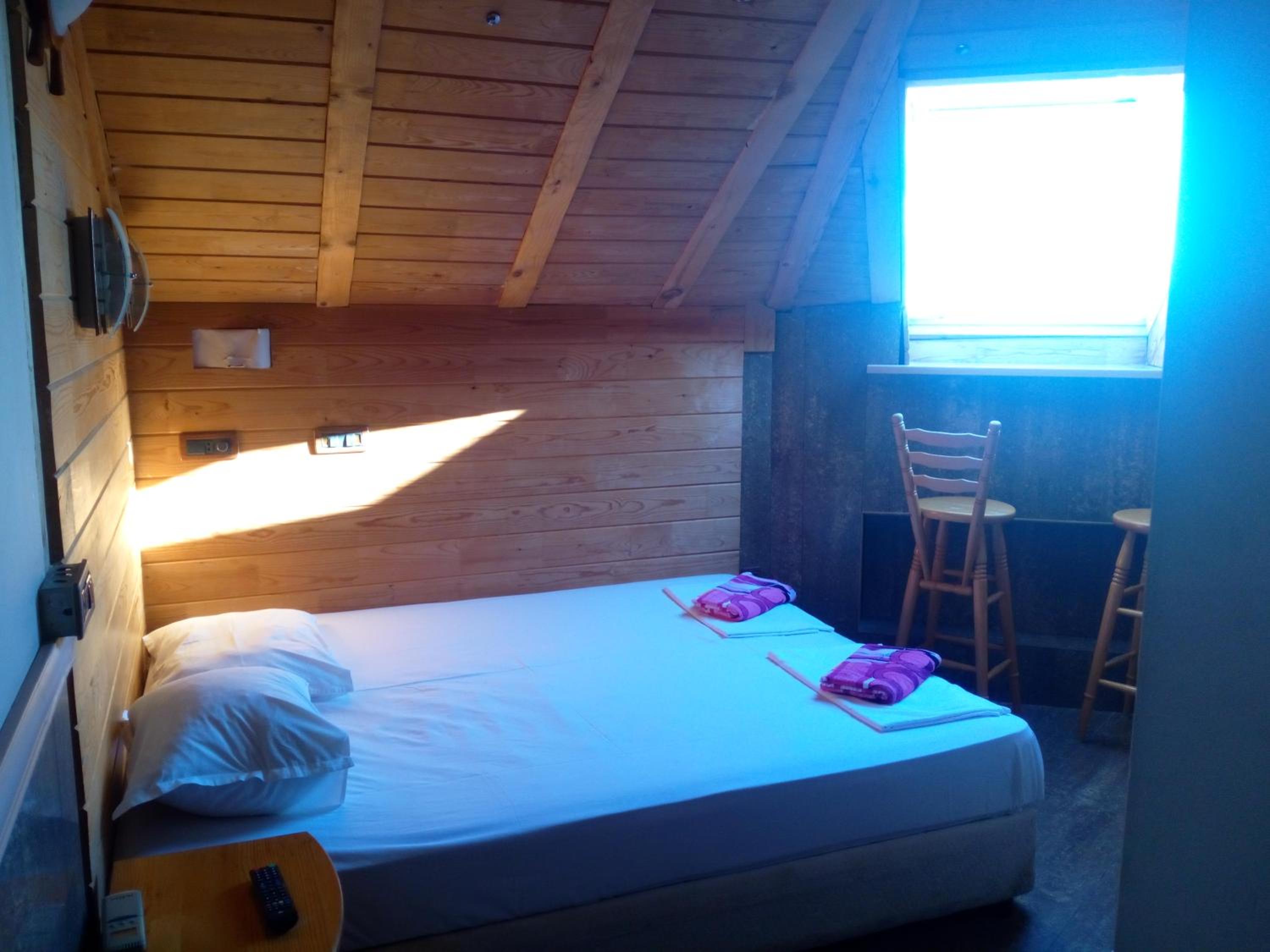Double Room - Attic photo 3