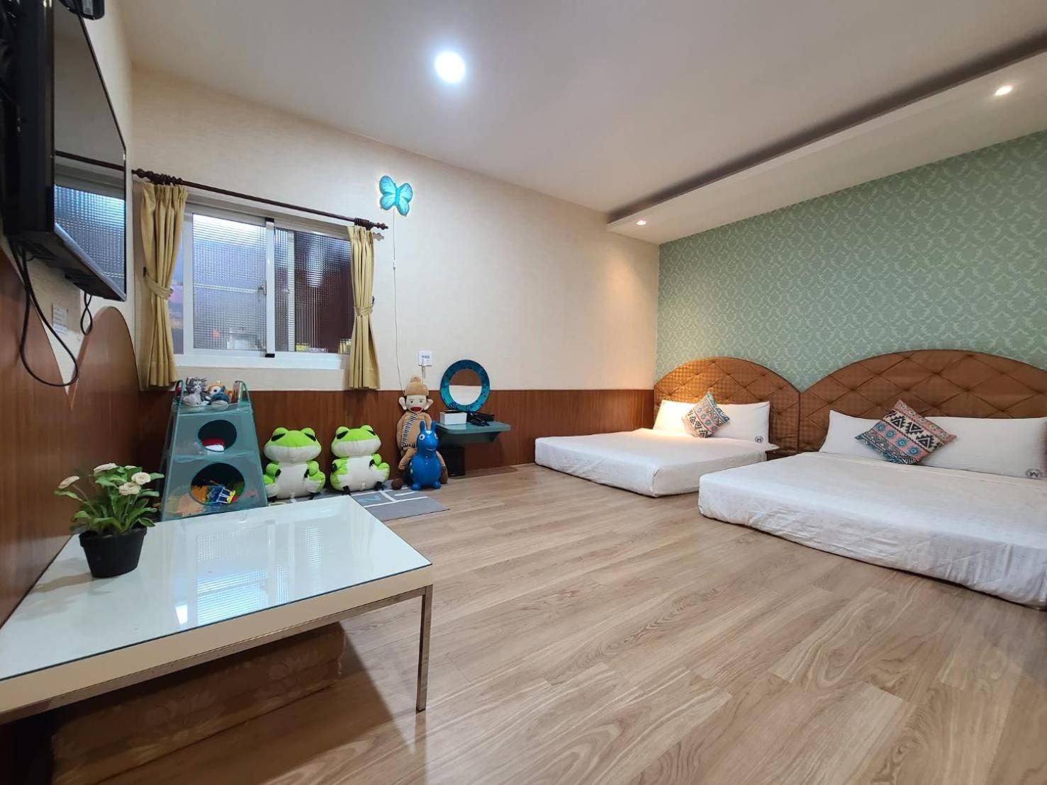 Quadruple Room with Private Bathroom photo 1