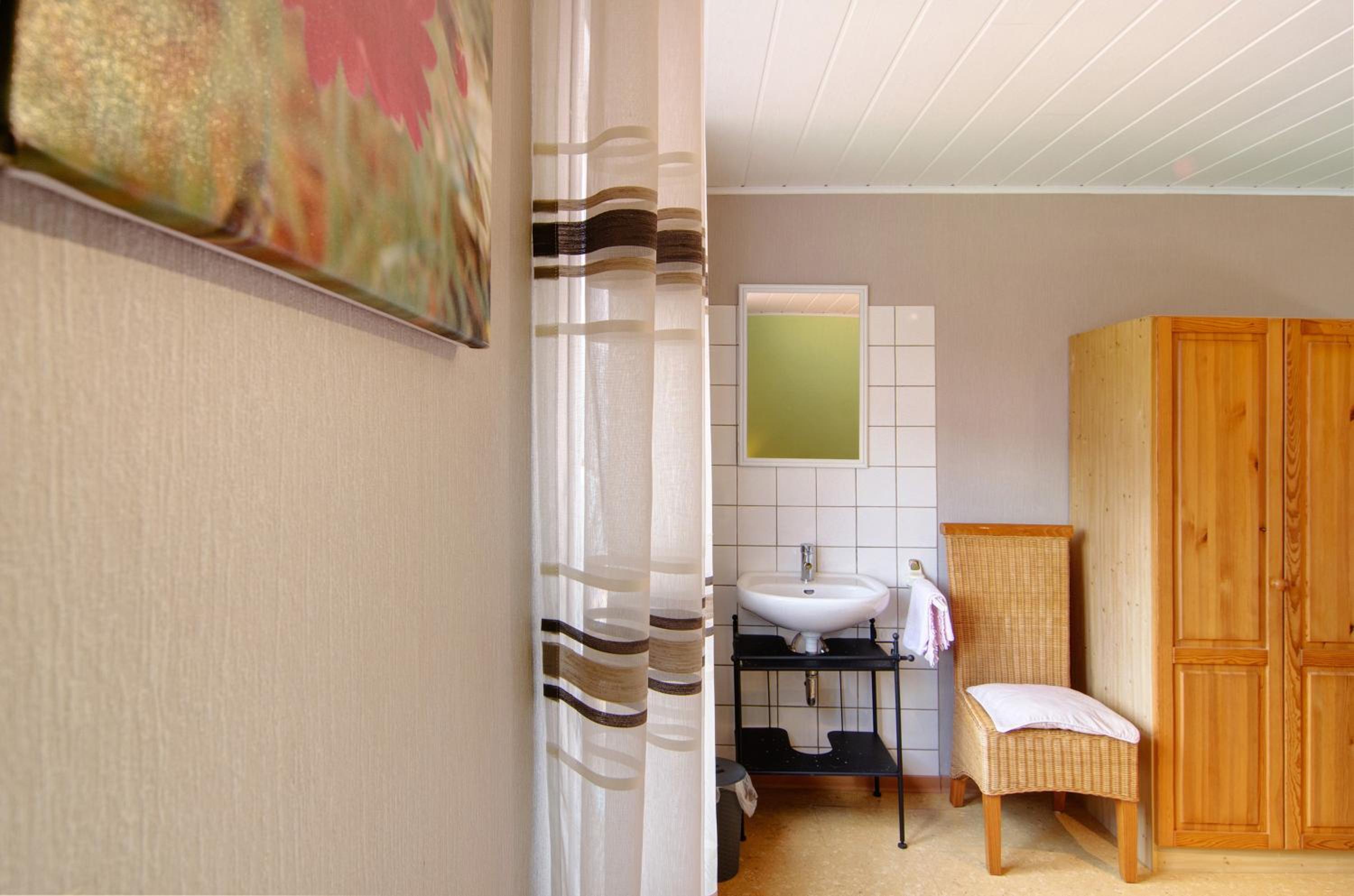 One-Bedroom Apartment with Garden photo 3