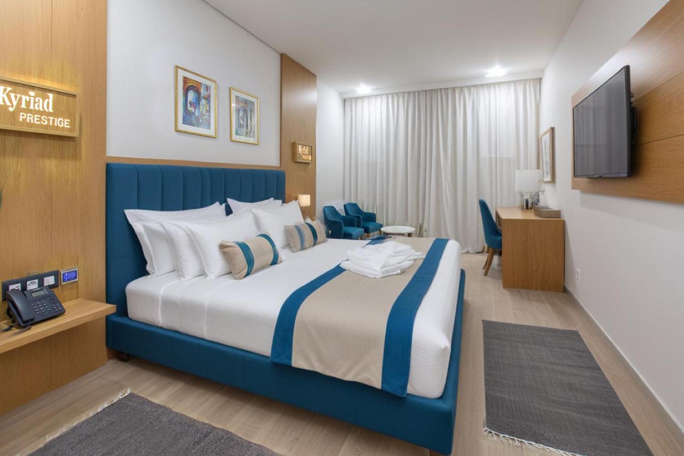 Superior Room - 1 King Bed