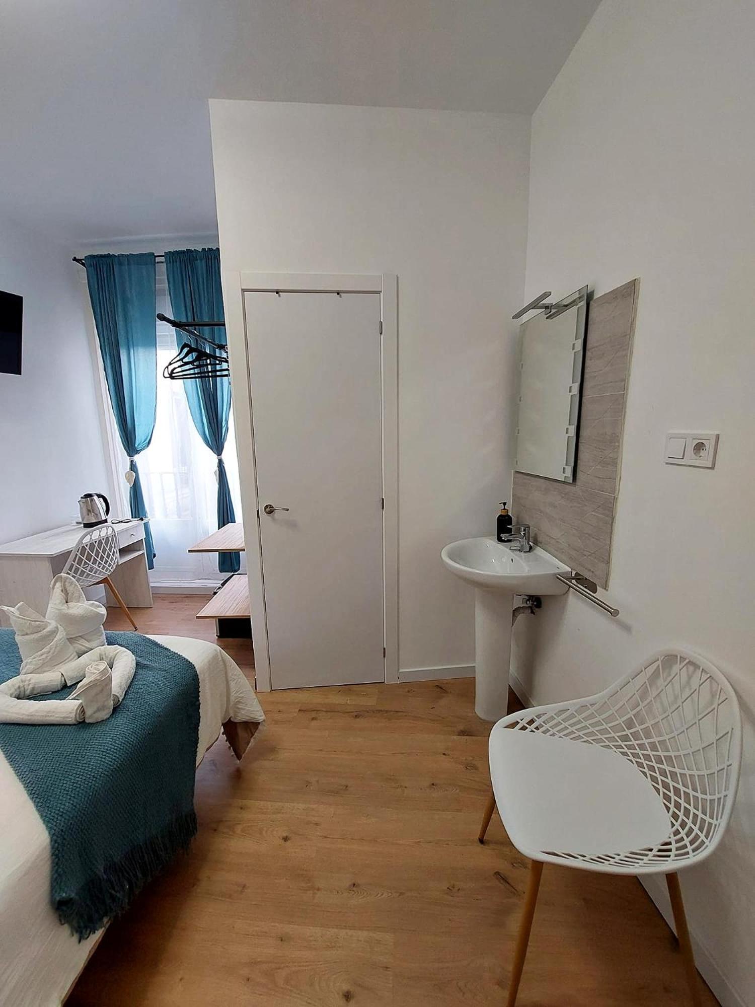 Double Room with Private Bathroom photo 2