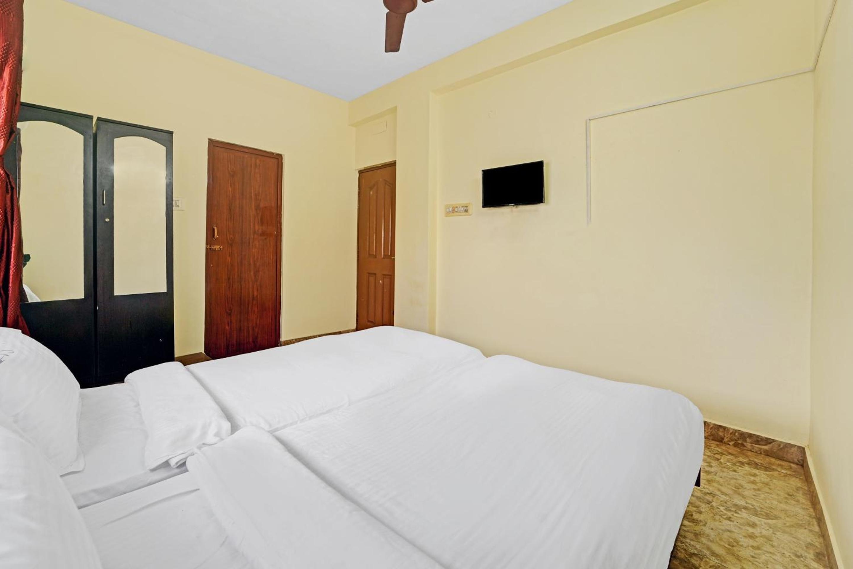 Standard Double Room - Photo 13