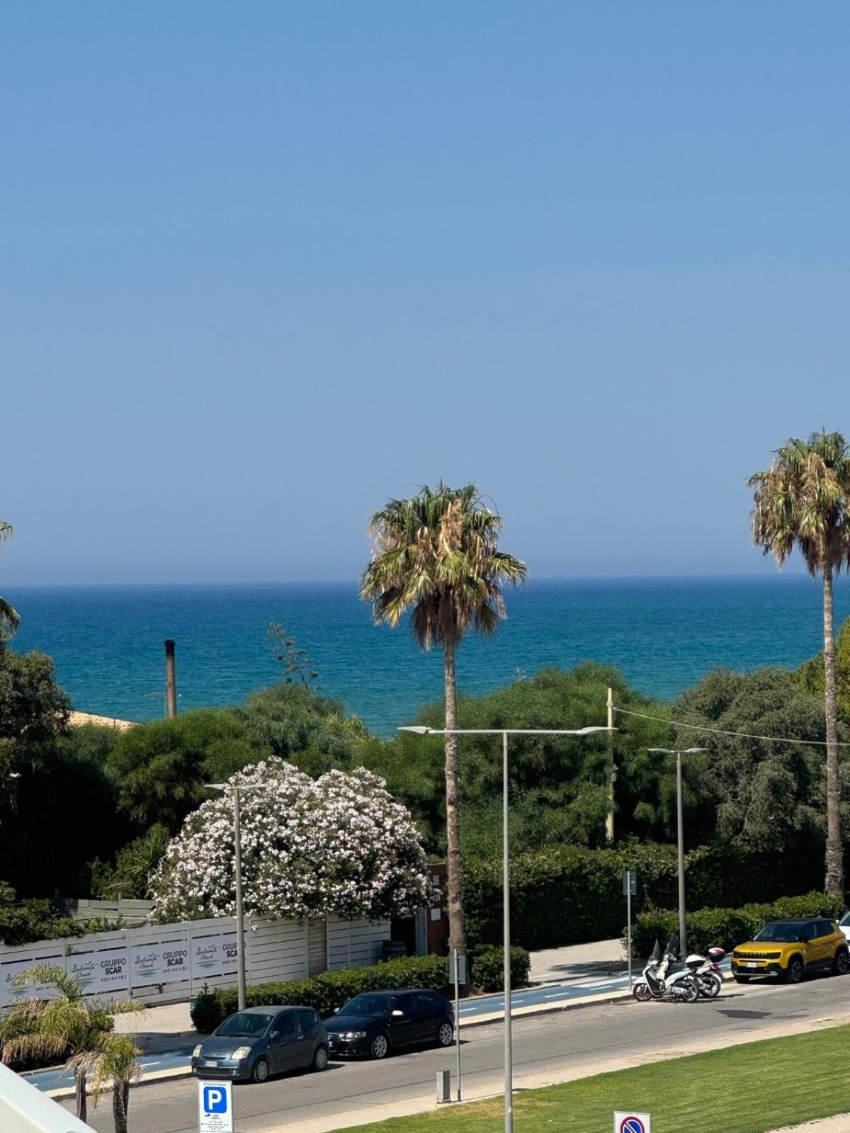Deluxe Double Room with Sea View - Photo 4