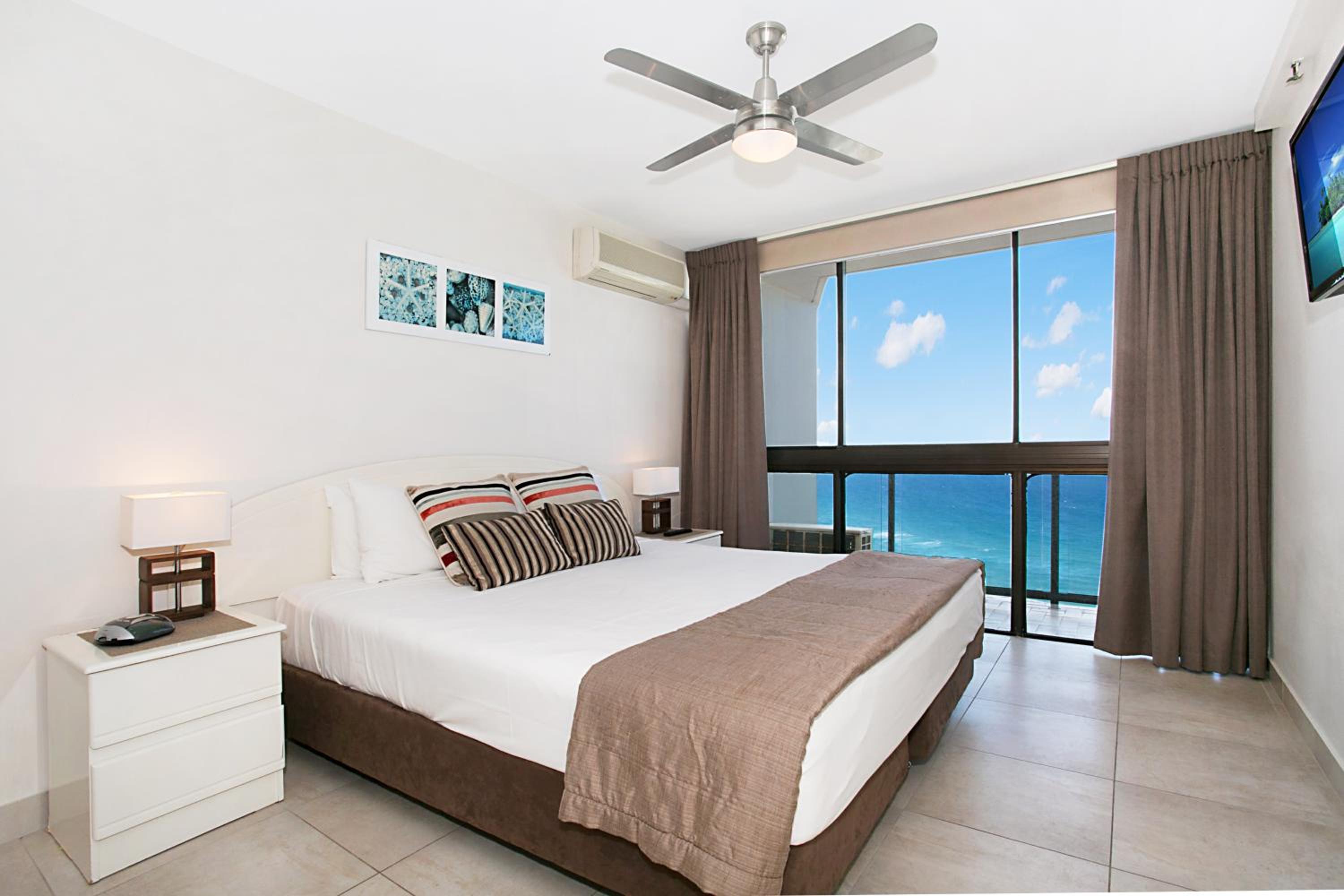 Two-Bedroom Apartment - 25B Peninsula