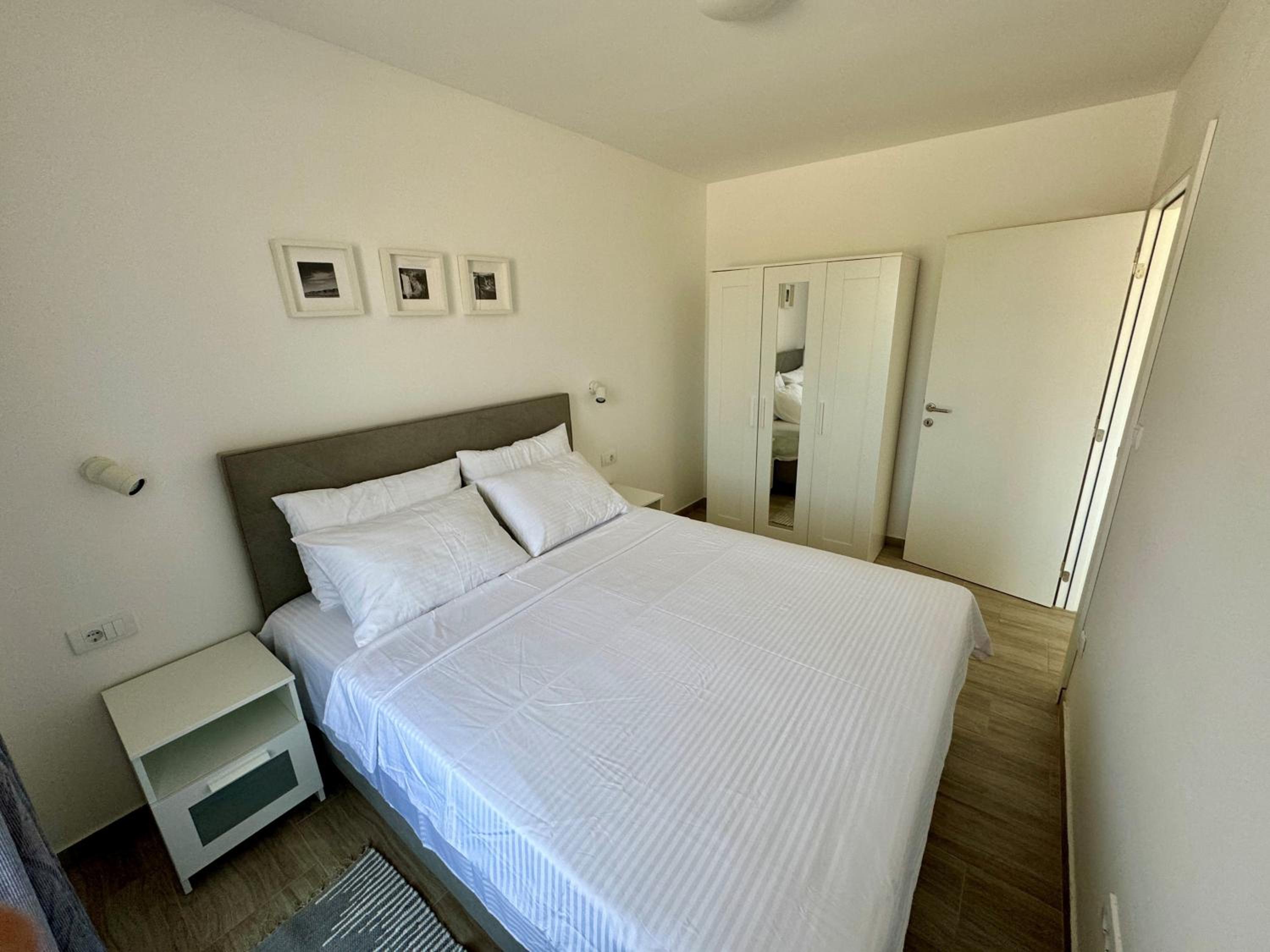 One-Bedroom Apartment photo 2