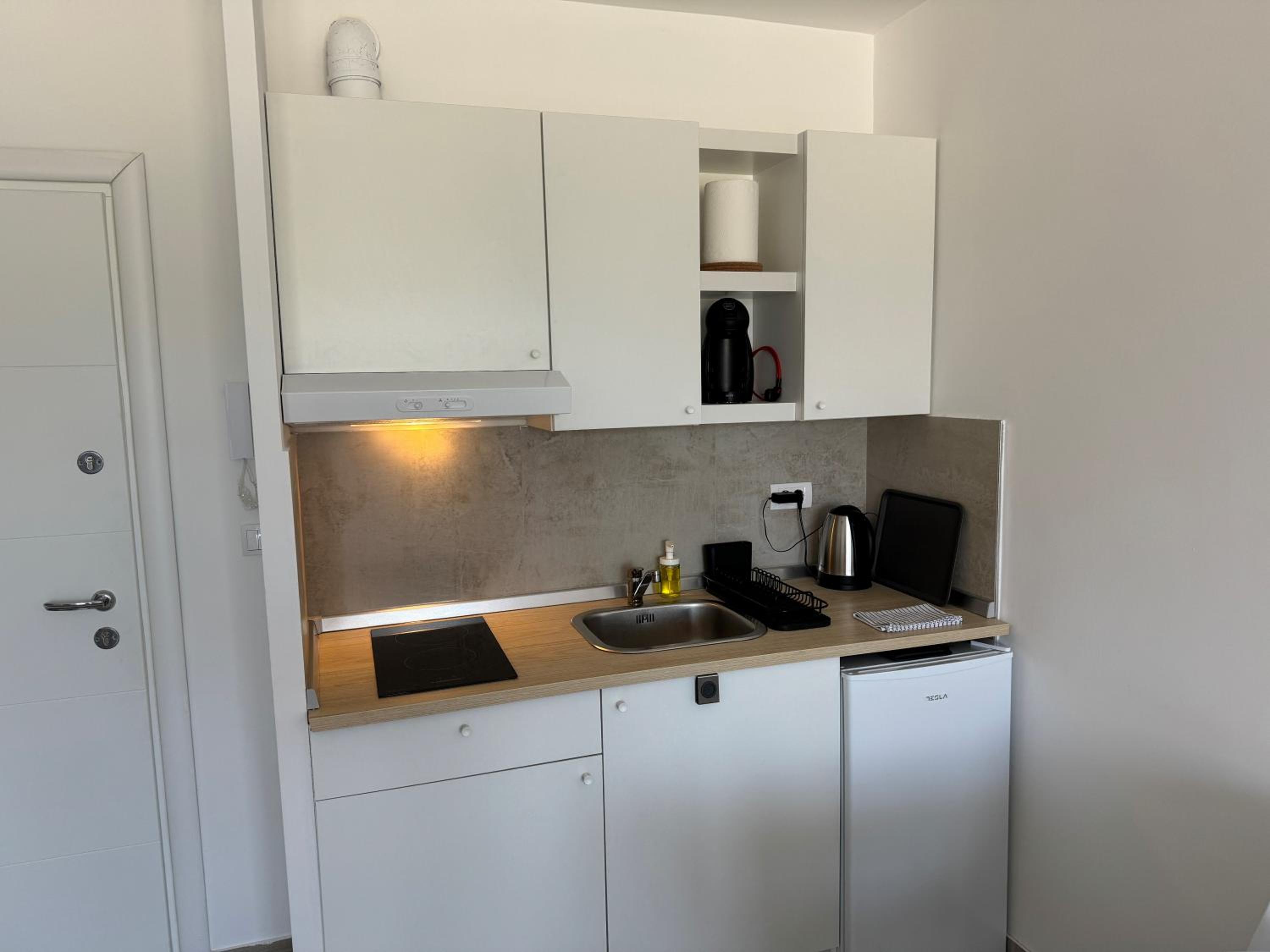 One-Bedroom Apartment photo 3
