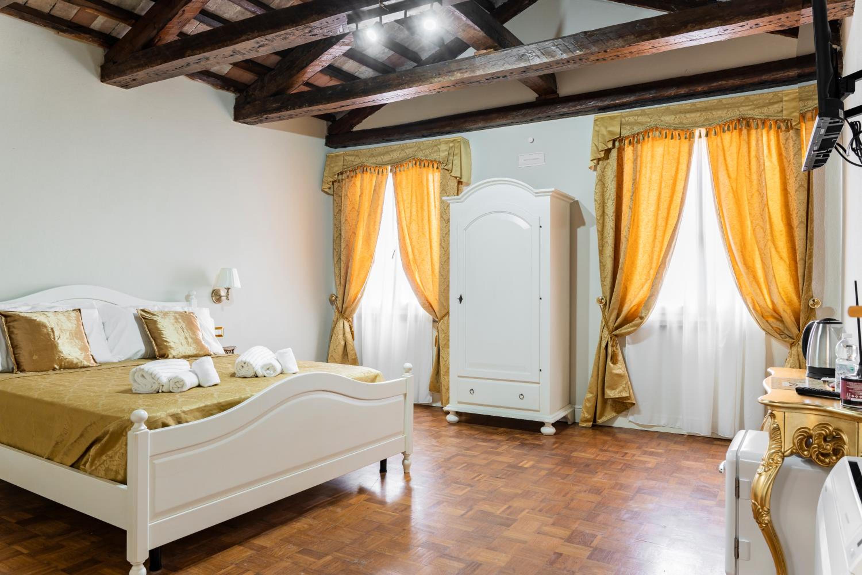Superior Triple Room photo 3