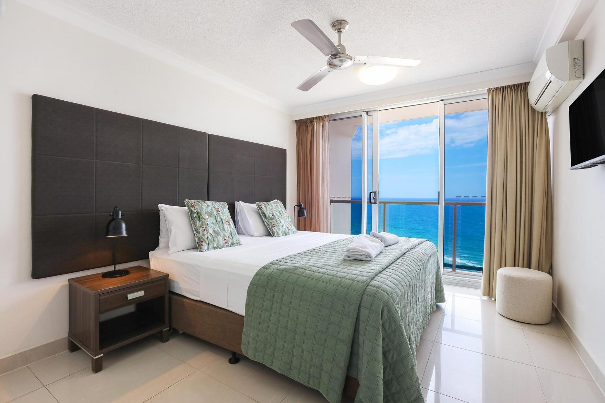 Two-Bedroom Apartment 32B Peninsula