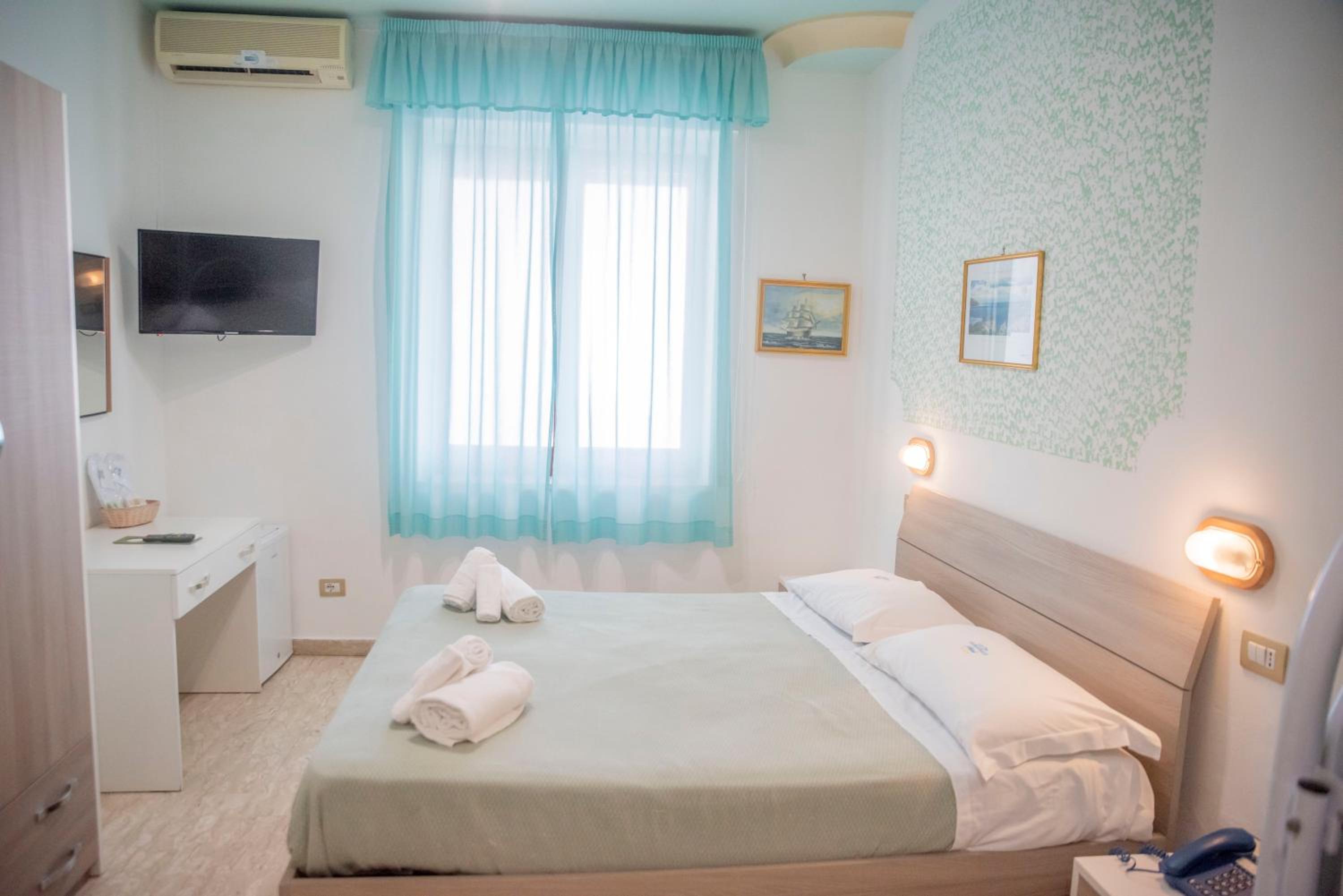 Quadruple Room with Balcony photo 3