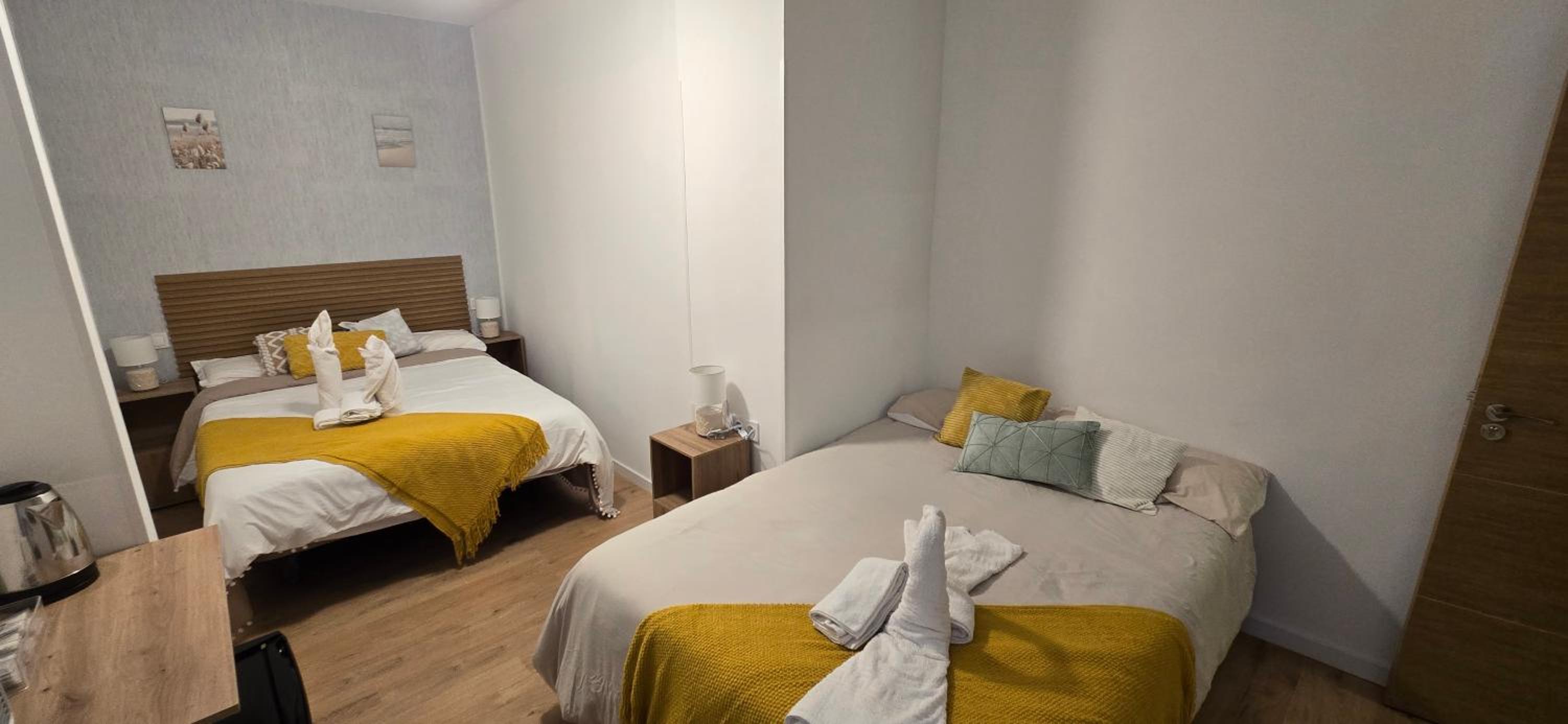 Habitación Cuádruple con Baño Compartido