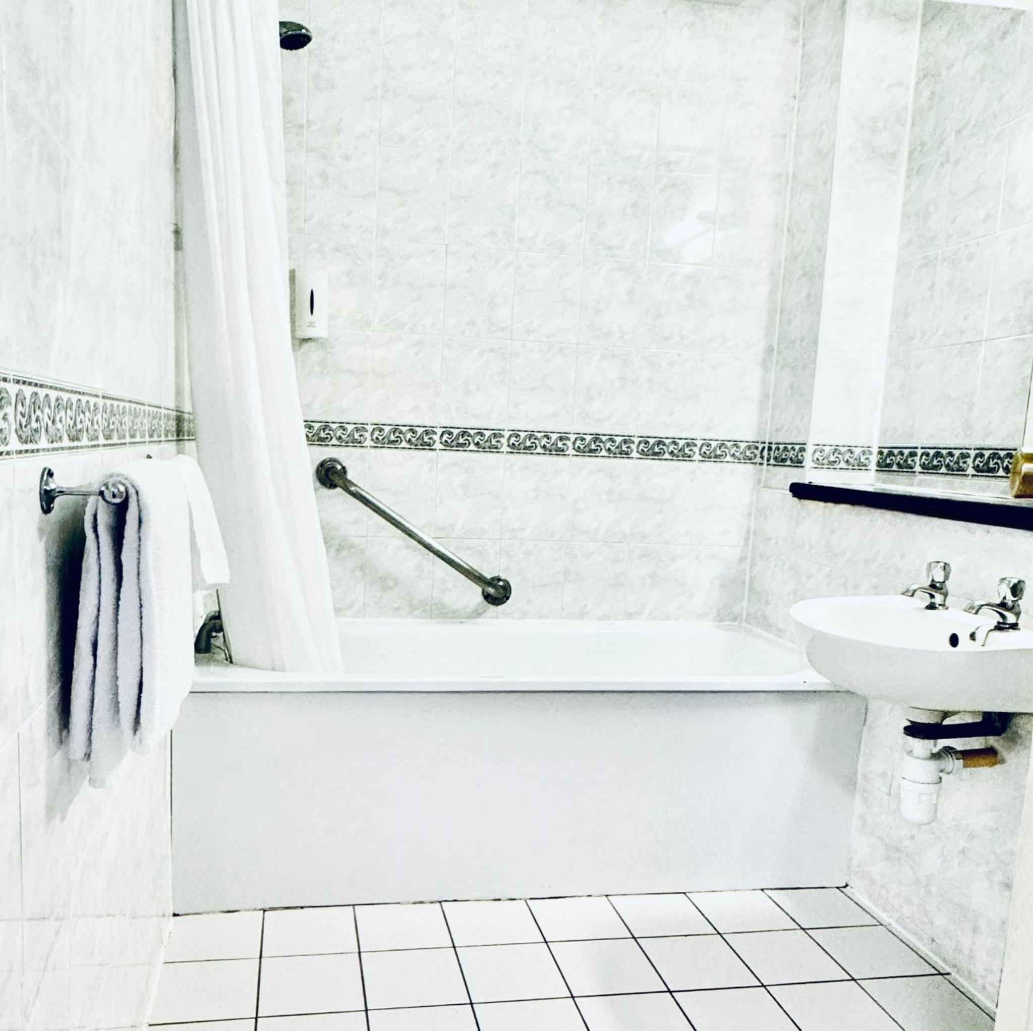 Double Room - Photo 6