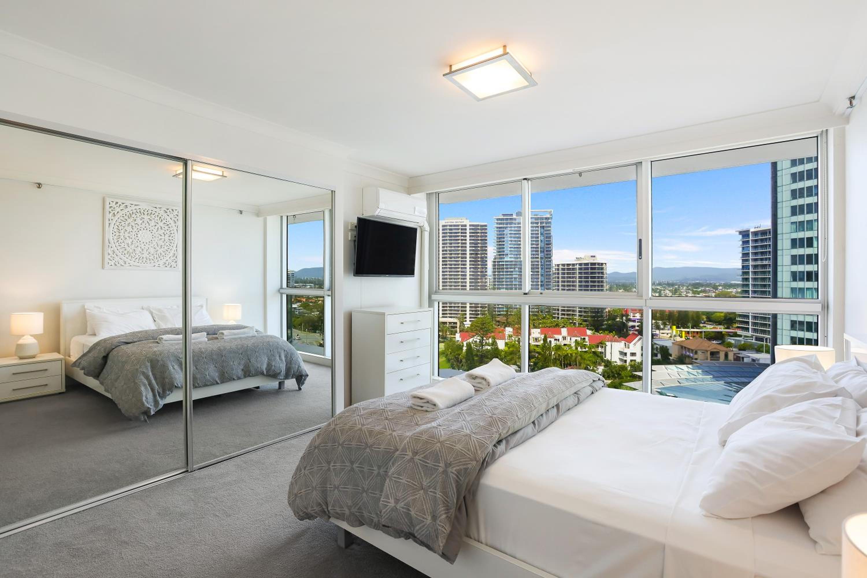 Two-Bedroom Apartment - 12F Peninsula