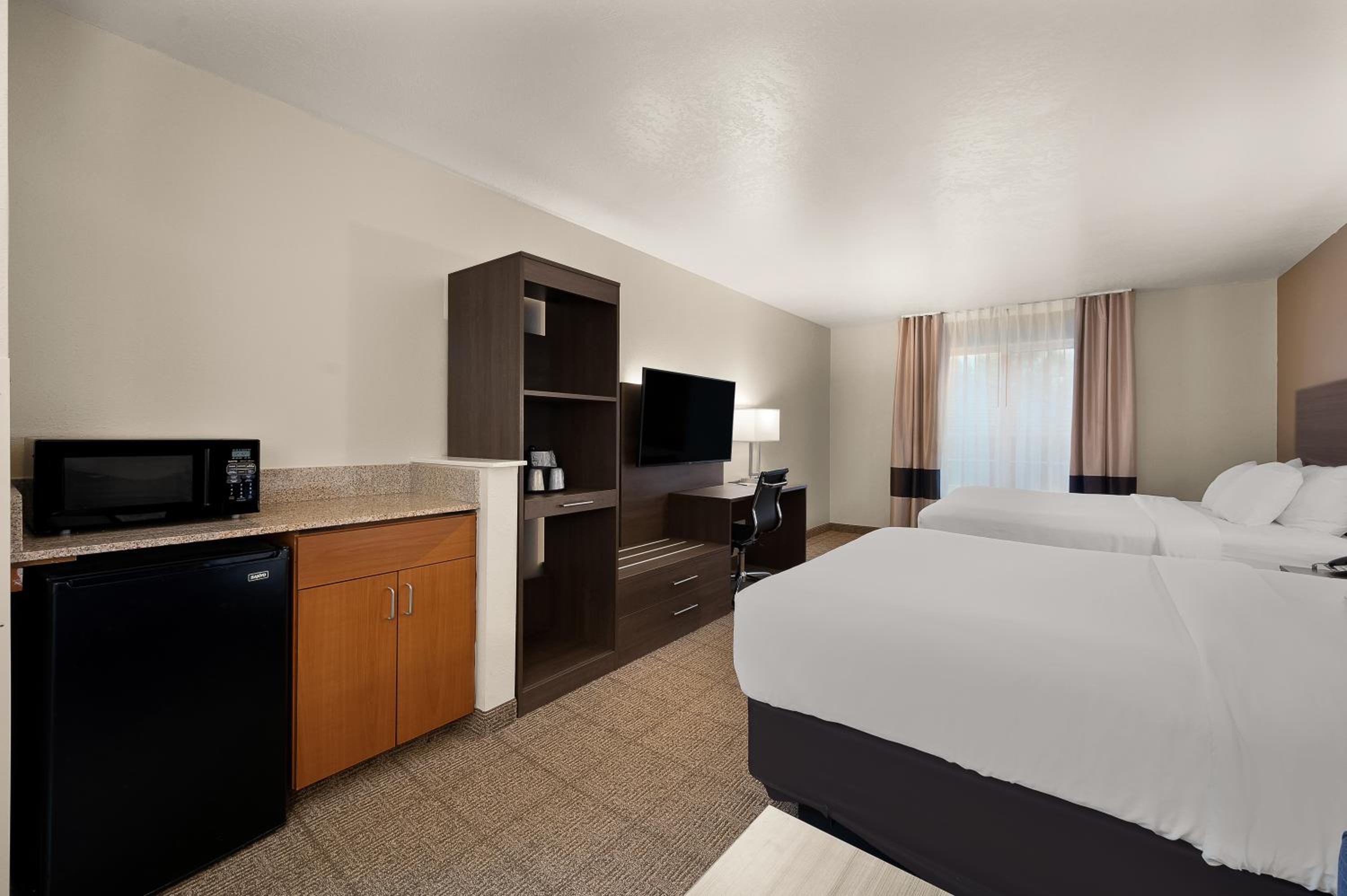 Queen Suite with Sofa Bed - Photo 1