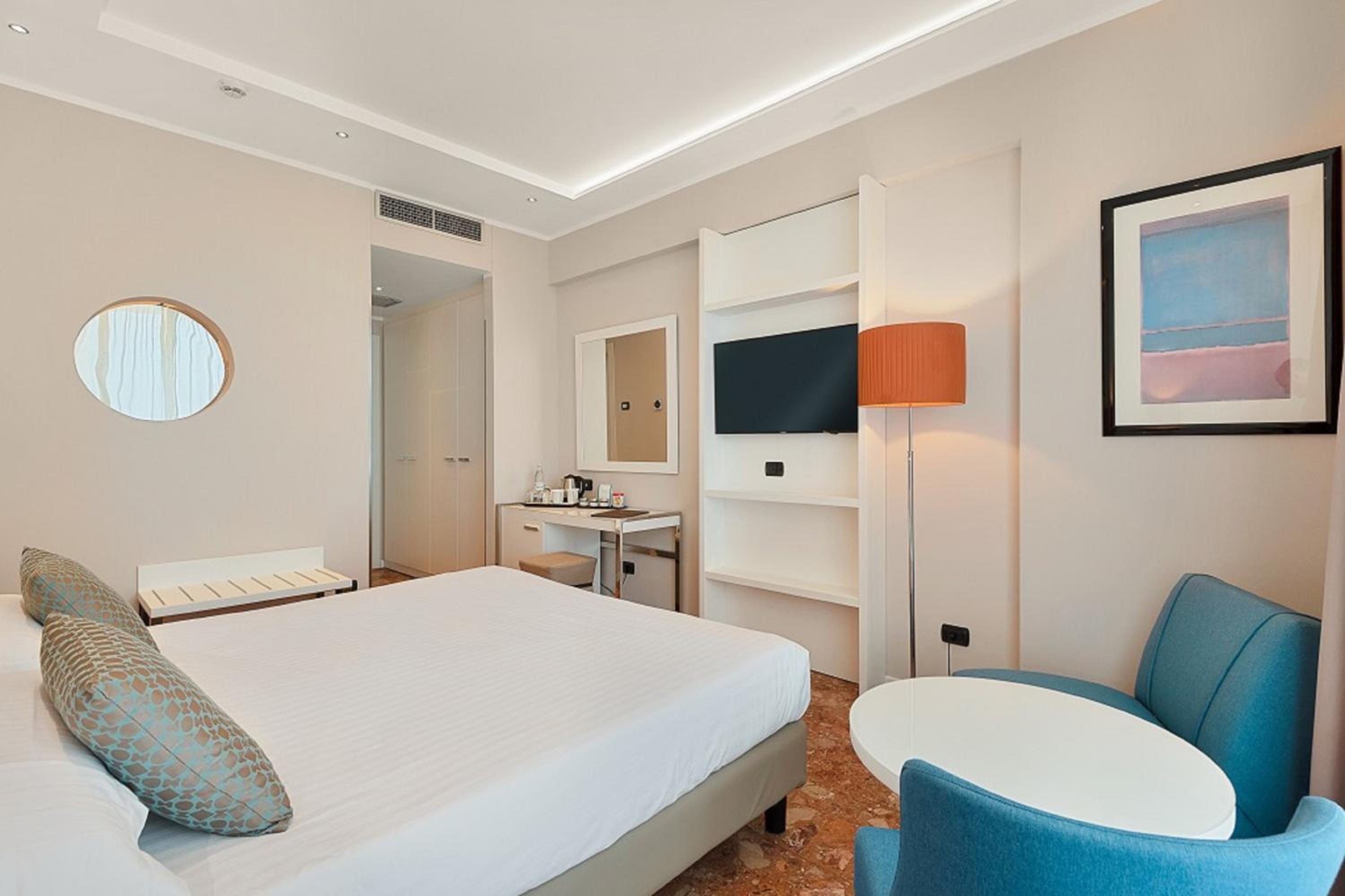Superior Double Room with Balcony - Photo 5