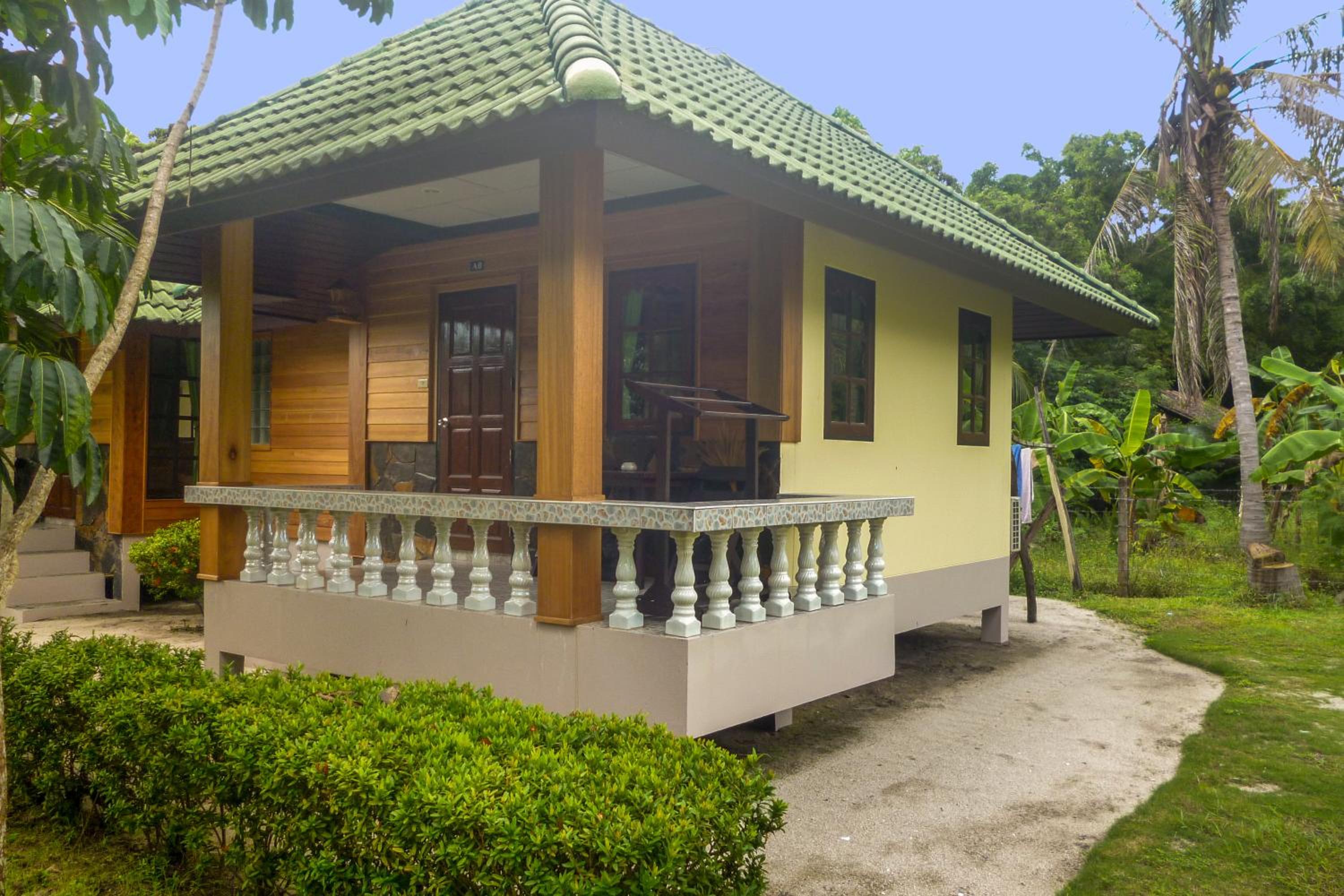 Standard King Room with 2 King Beds with Garden View photo 2