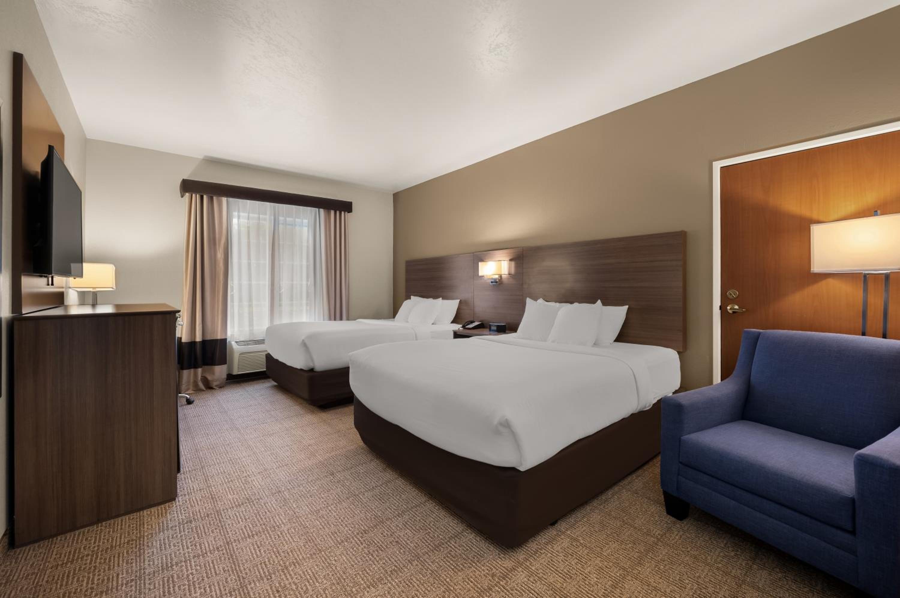 Queen Room with Two Queen Beds - Accessible/Non-Smoking  - Photo 1