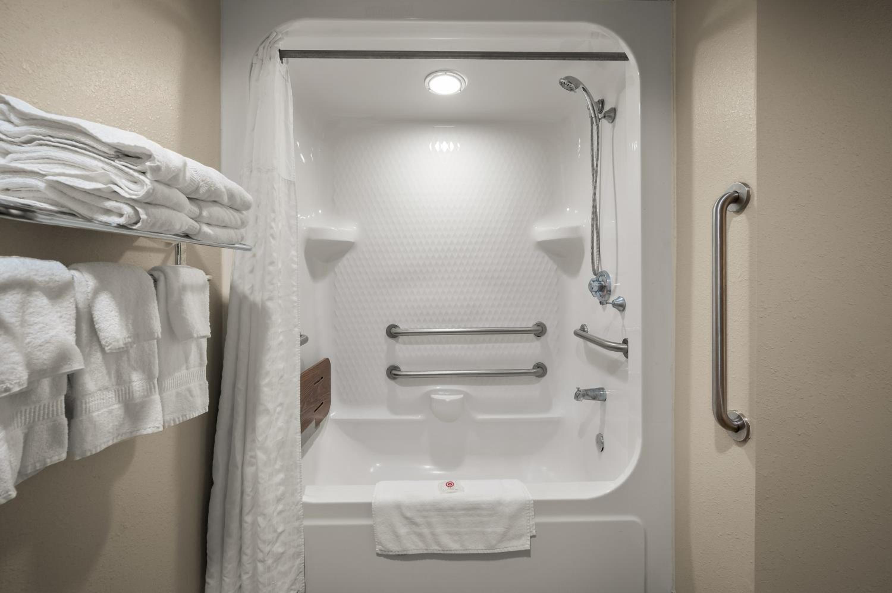 Queen Room with Two Queen Beds - Accessible/Non-Smoking  - Photo 3