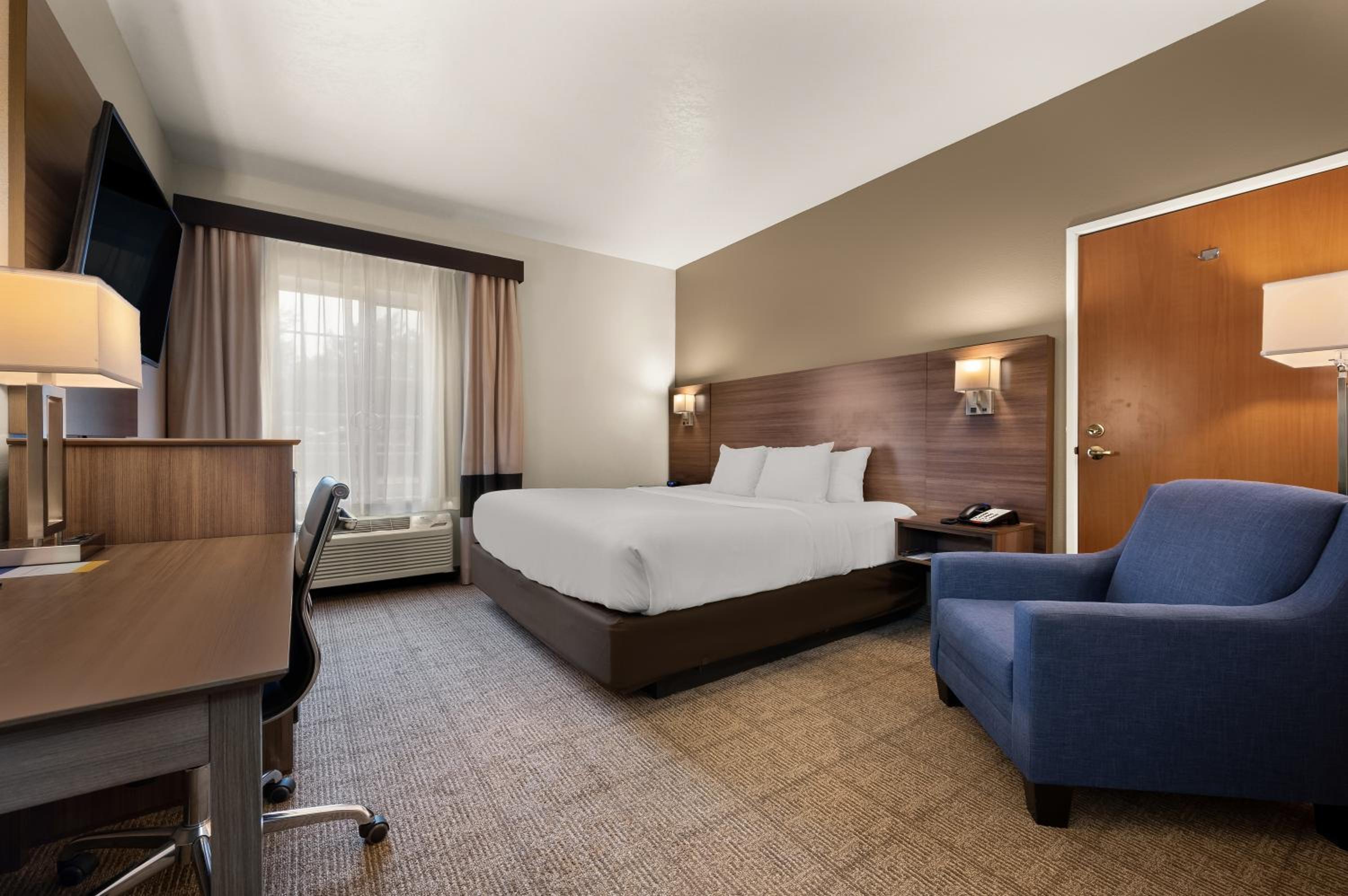 King Room - Accessible/Non-Smoking - Photo 1