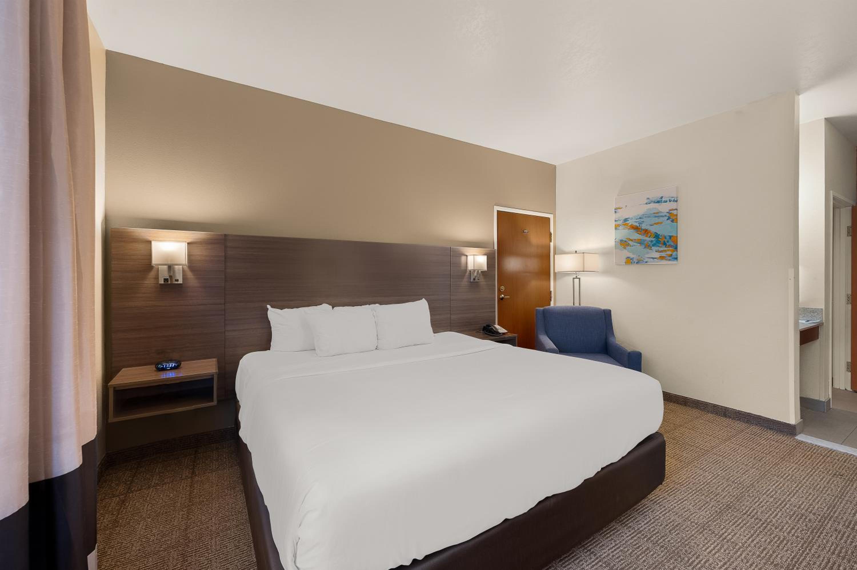 King Room - Accessible/Non-Smoking - Photo 2