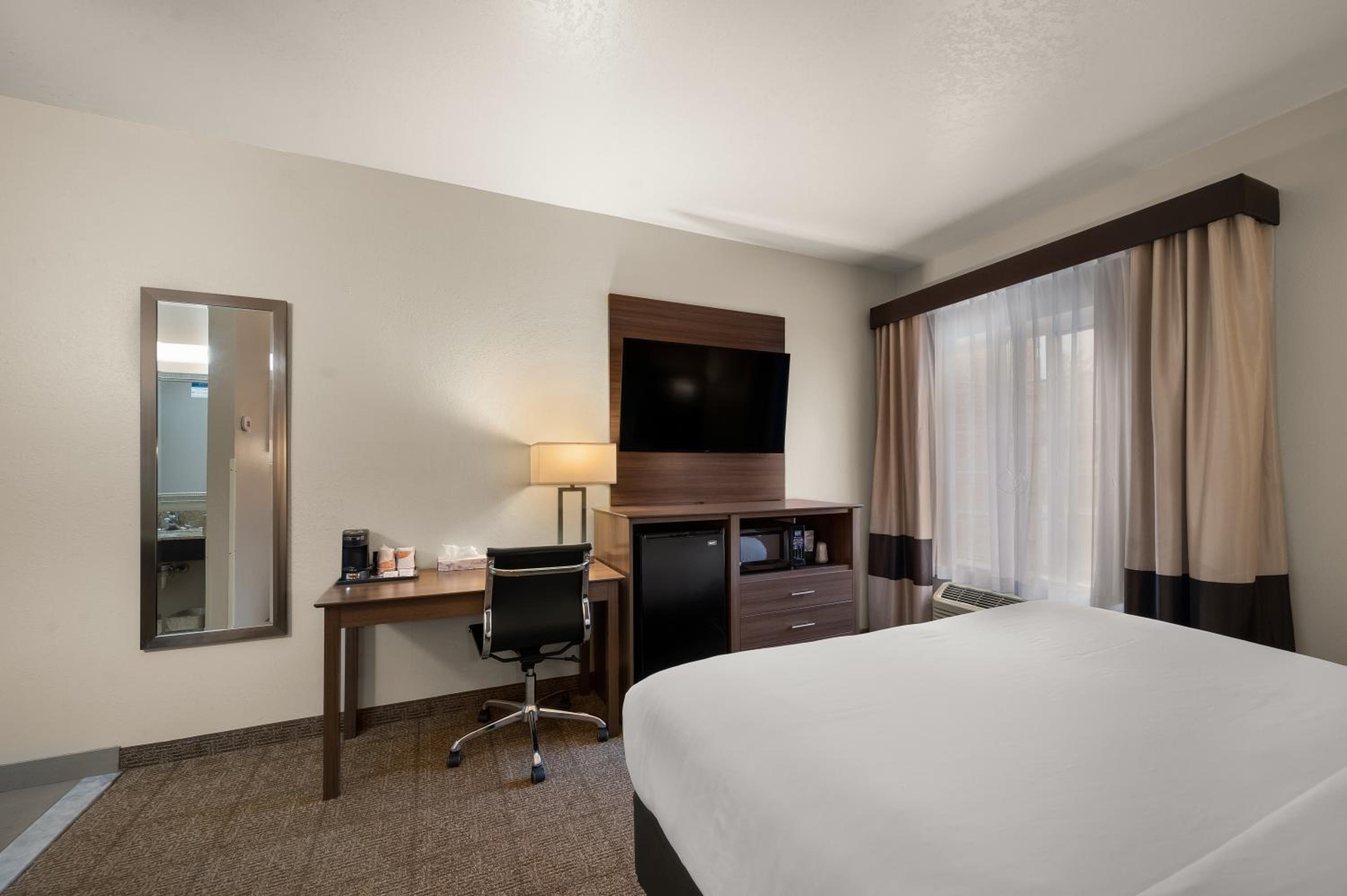 King Room - Accessible/Non-Smoking - Photo 3